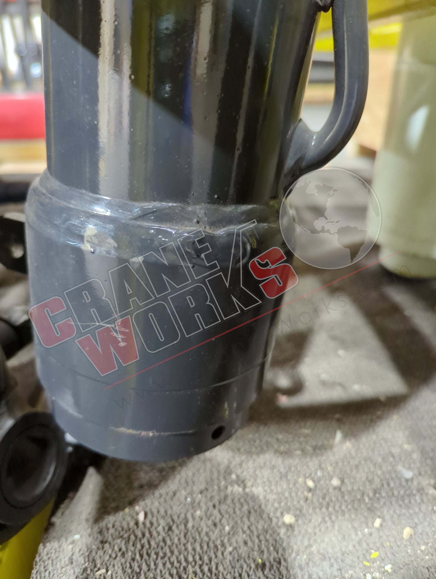 07014667A | New Outrigger Cylinder