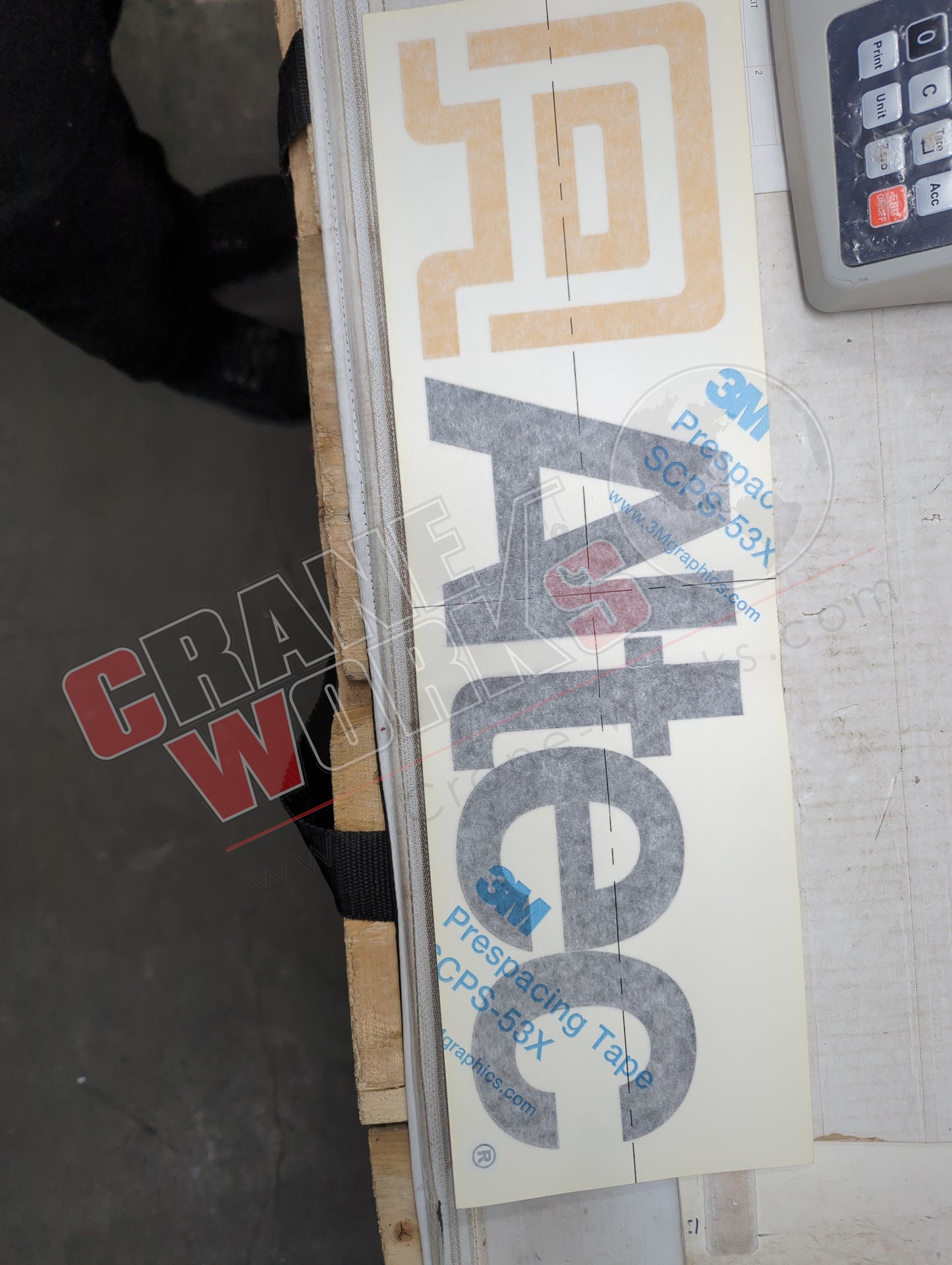 067000455 | New Placard Alt Small Kiss Cut