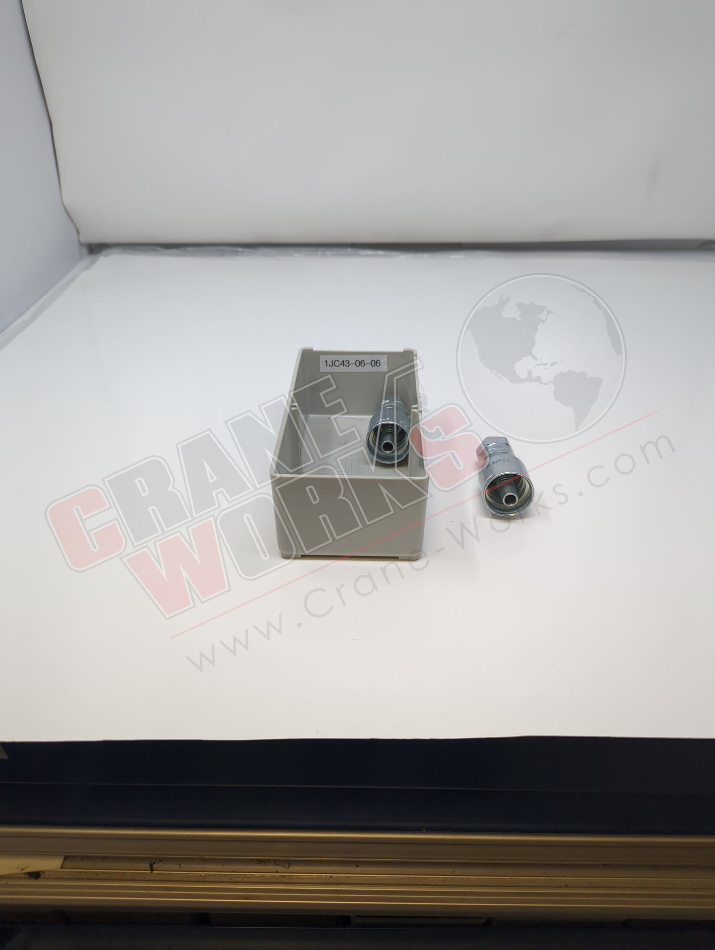 1JC43-06-06 | New 6 X 6 Fem Seallok Swv Short