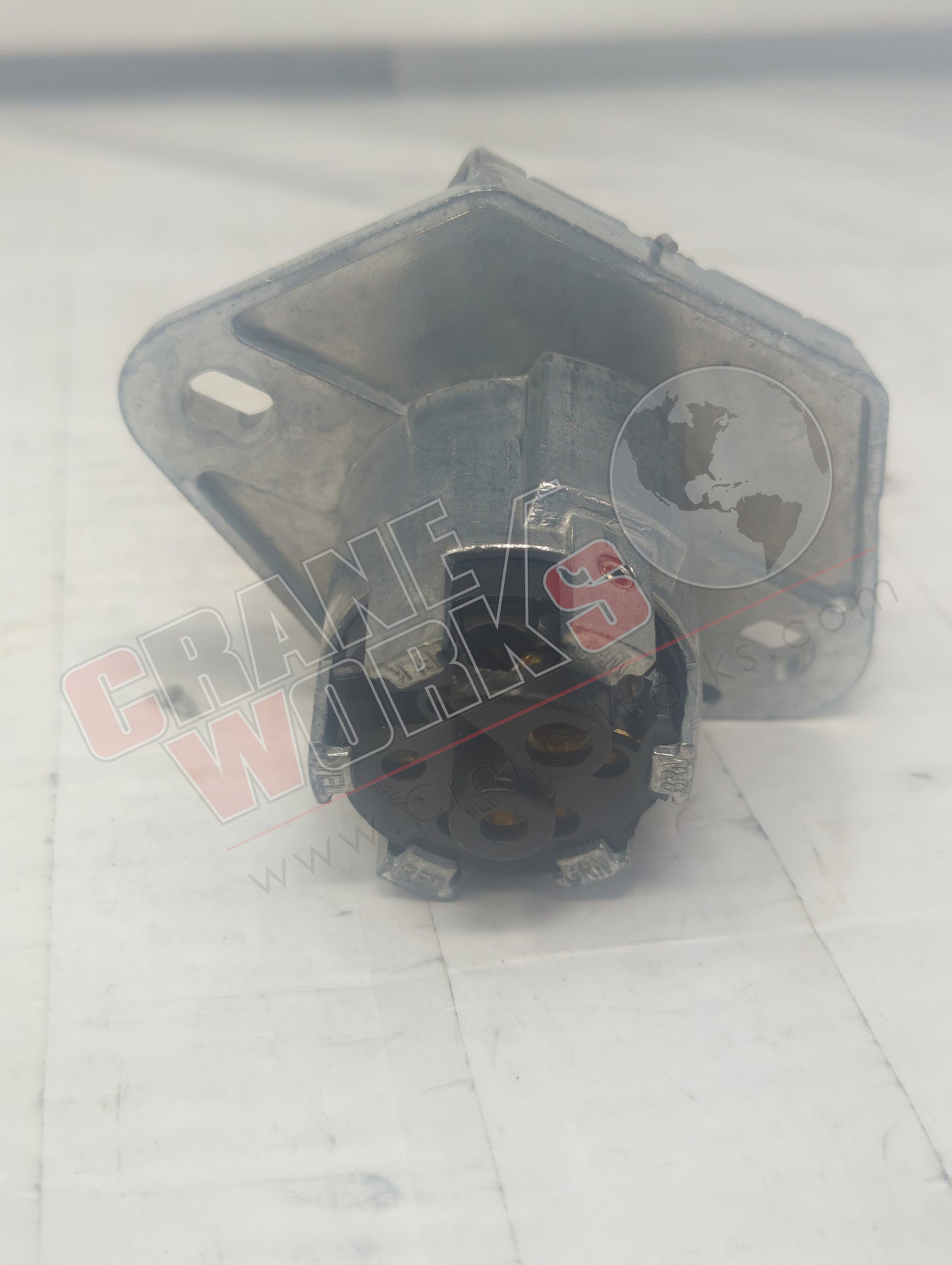 593083 | New 7-Way Socket With Solid Pin