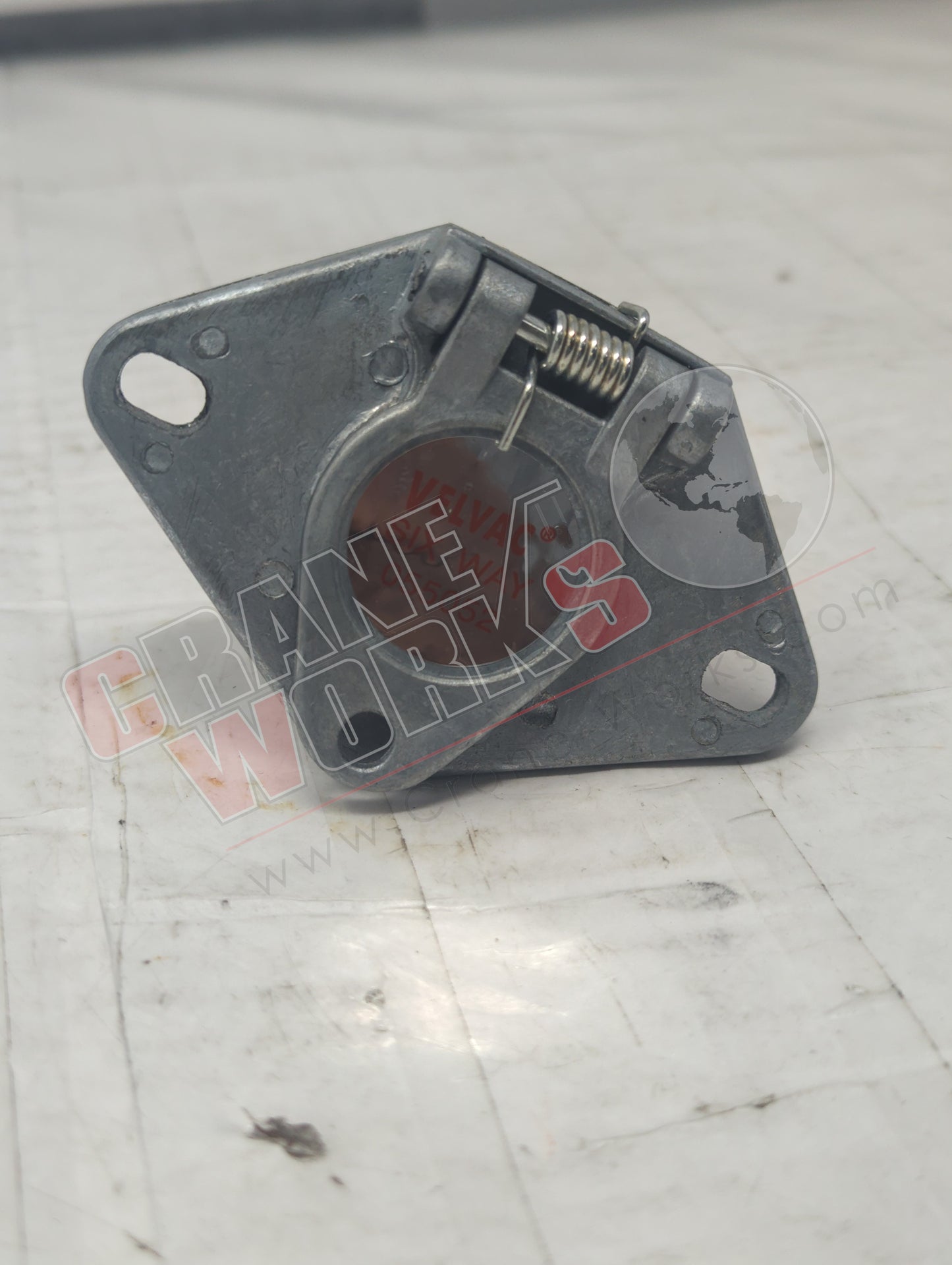 055052 | New 6 Way Trailer Socket