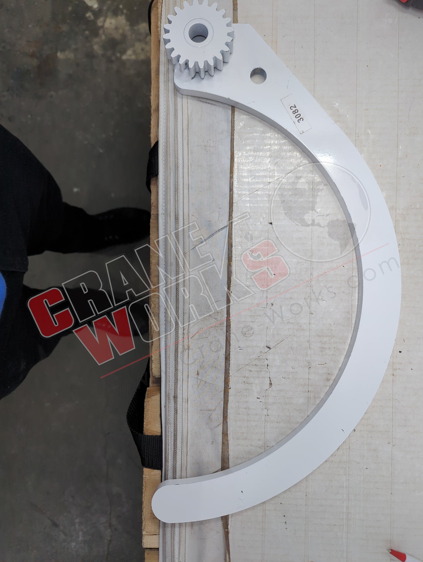 3082 | New Rh Pole Guide Arm (Short Gear)