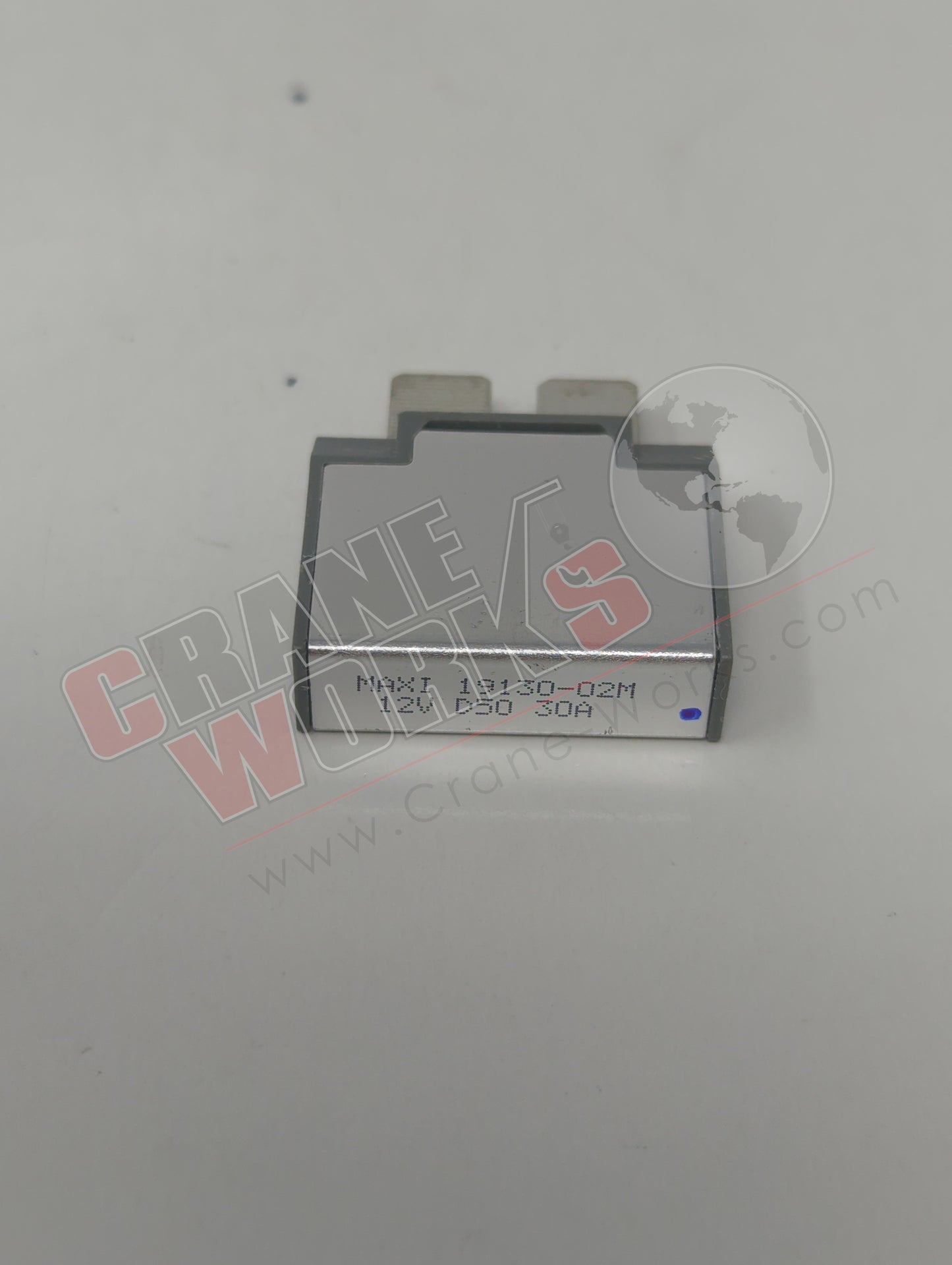 19130-02M | New Maxi 12V 30A Circuit Breaker