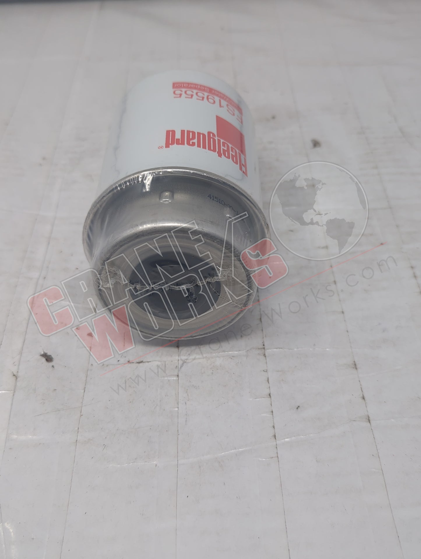 FS19555 | New Fleetguard Fuel/Water Separator