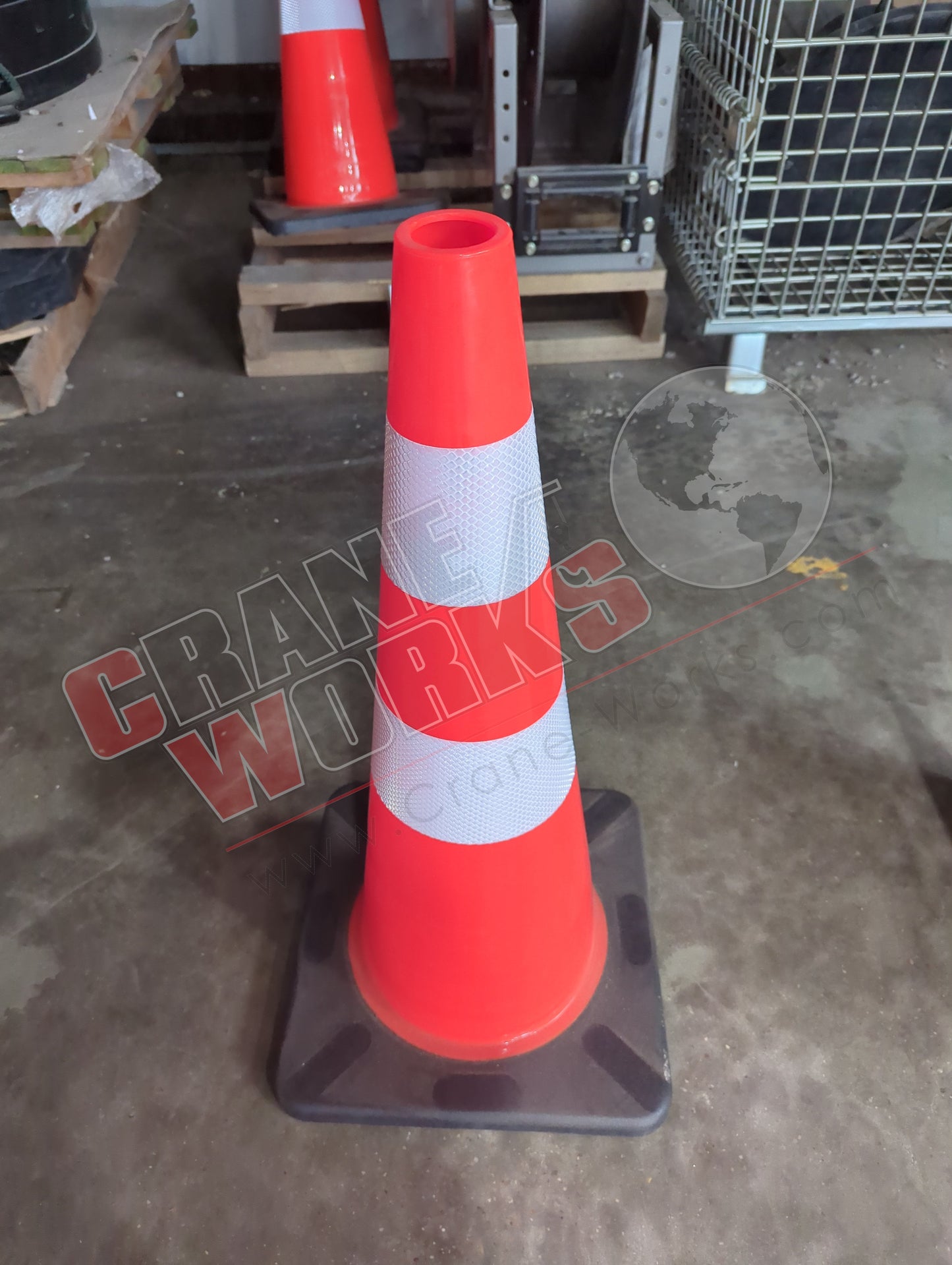 RC700326C | New Traffic Cone 28"