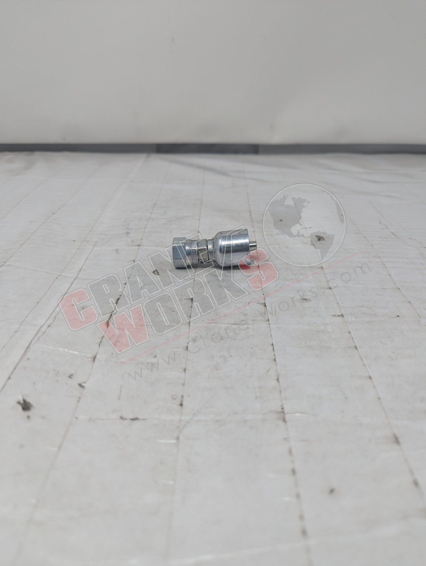 Picture of Kp80000, a New 1/4"Tub X 1/4"Hos, Fem Seal-Lok Swvl (1Jc43-04-04), angle 3.