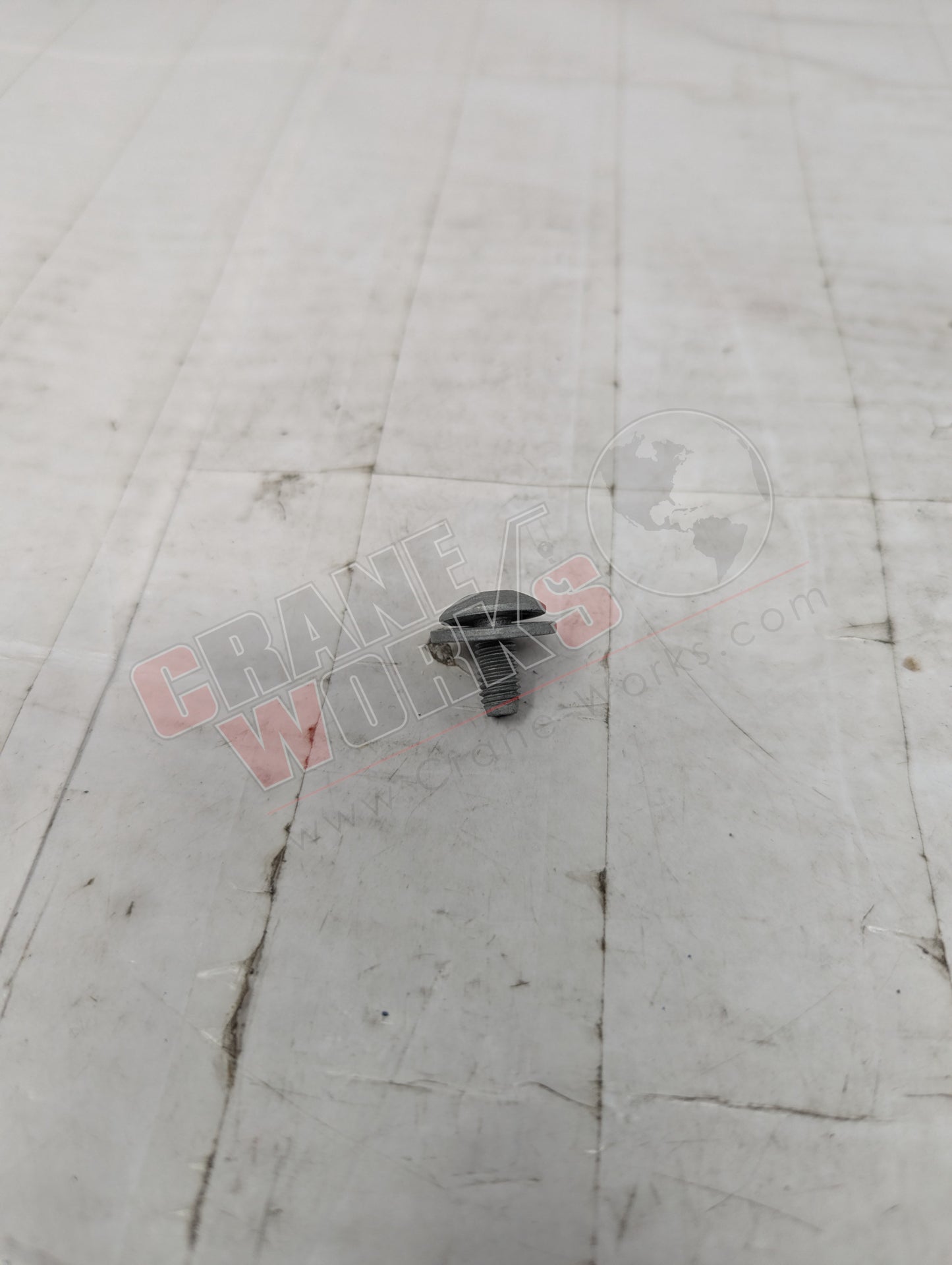 Picture of Es1658, a New Lens Head Screw, angle 3.