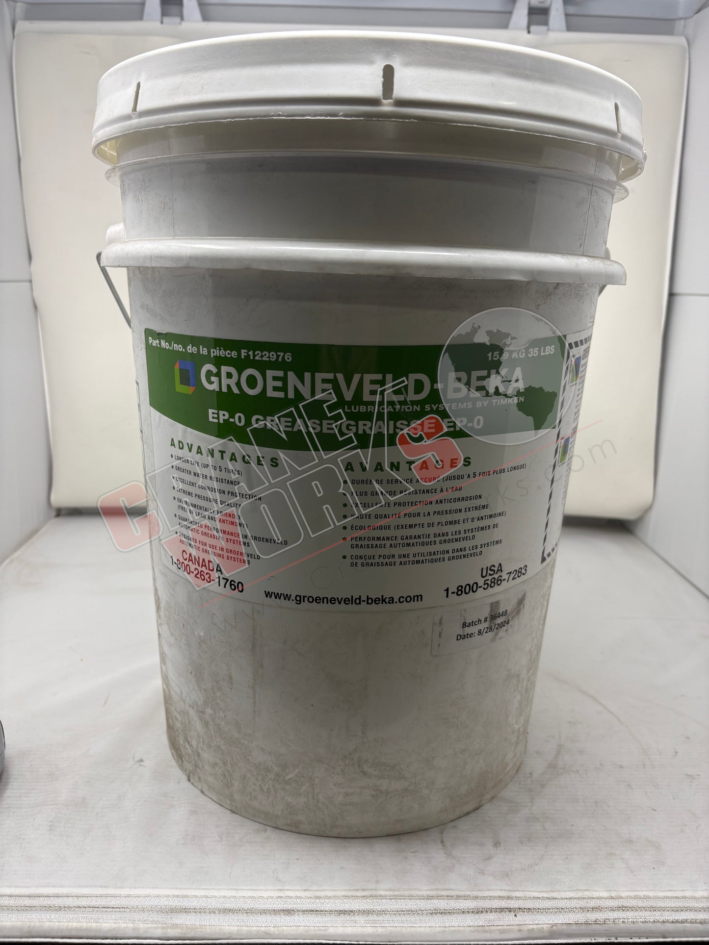 Picture of 000010, a New Green Grease, angle 2.