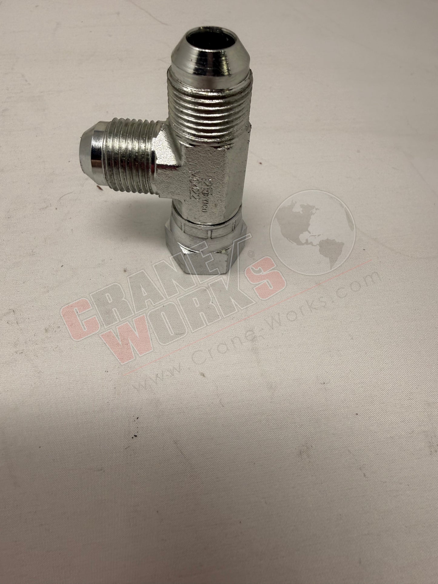 Picture of 8R6X-S, a New Swivel Nut Run Tee, angle 2.
