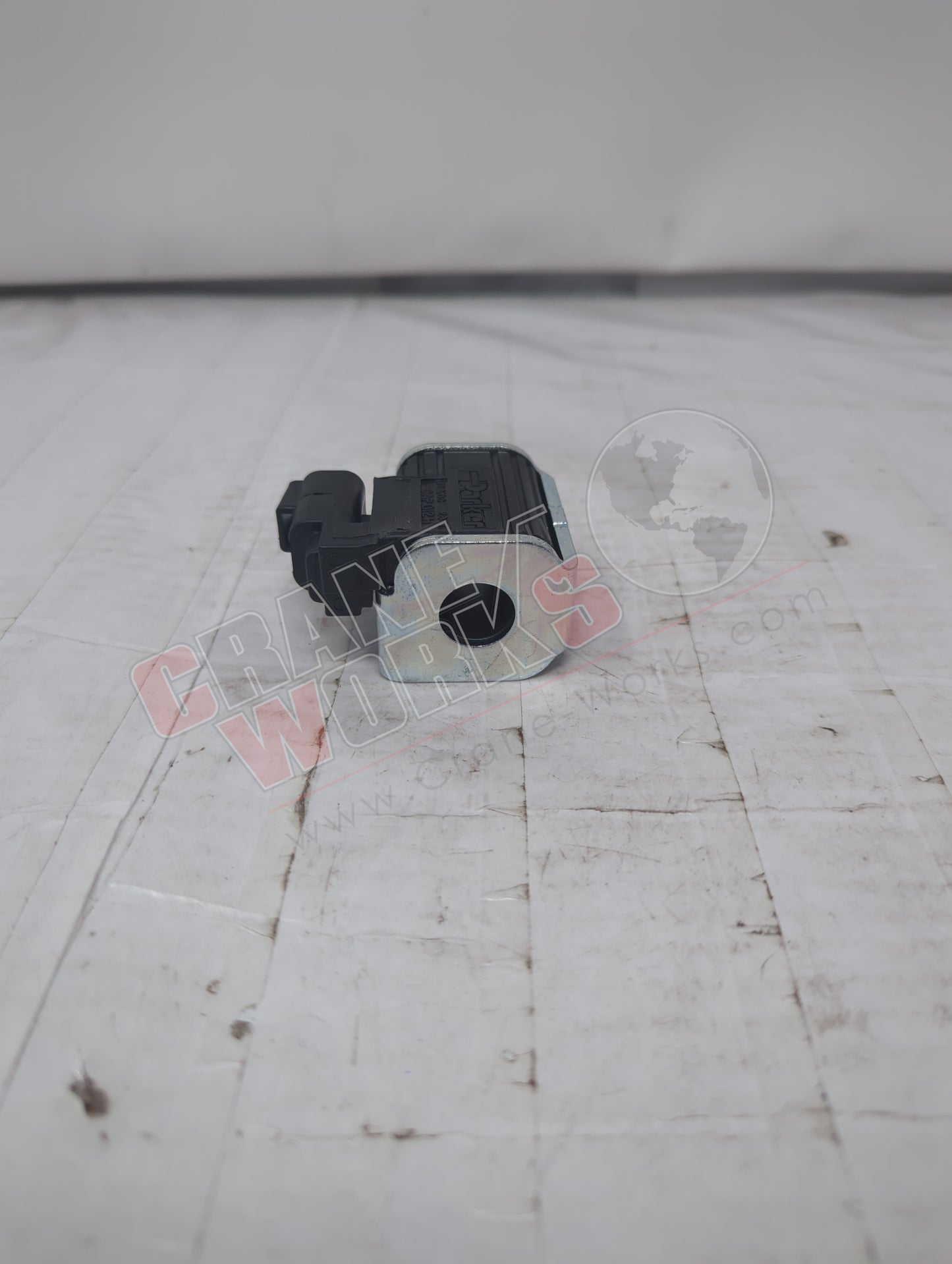 Picture of 366823901, a New Coil, 5/8" Dia 12Vdc Deutsch, angle 2.