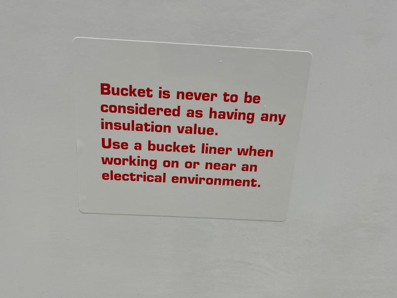 Picture of 0540, 24x48x42" Bucket; Step L; Controls R: (No Cutout).