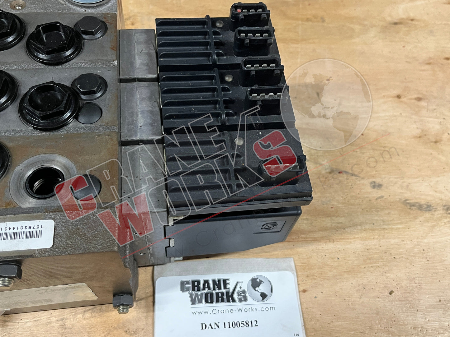 Picture of 11005812, New Pvg/Pvp 350 Bar Valve Bank Assembly.