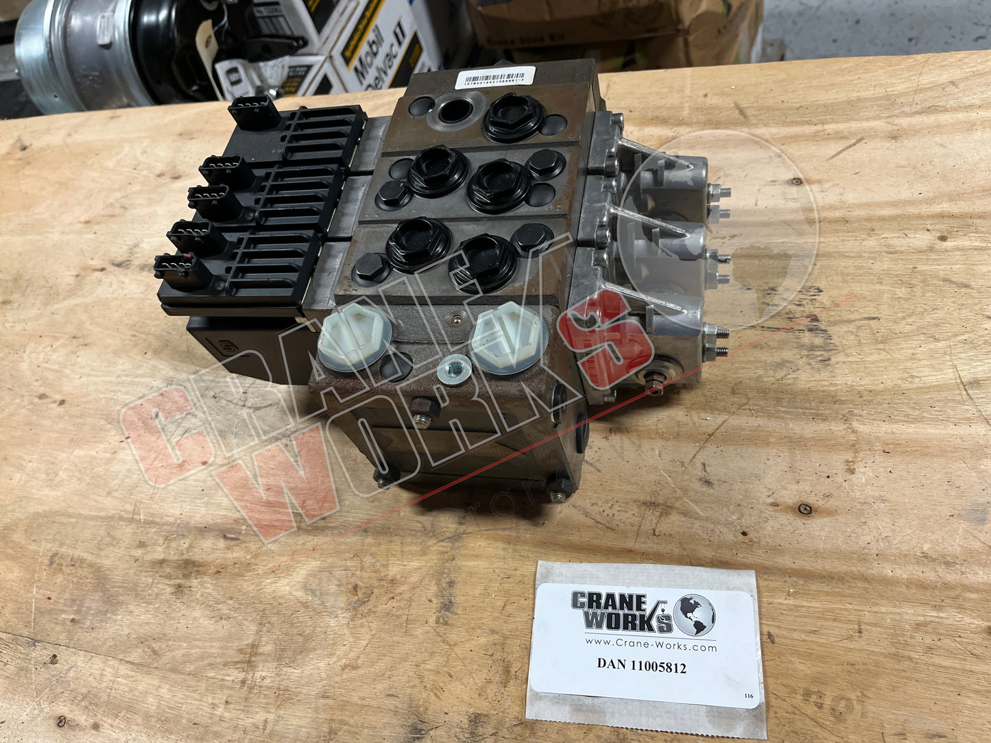 Picture of 11005812, New Pvg/Pvp 350 Bar Valve Bank Assembly.