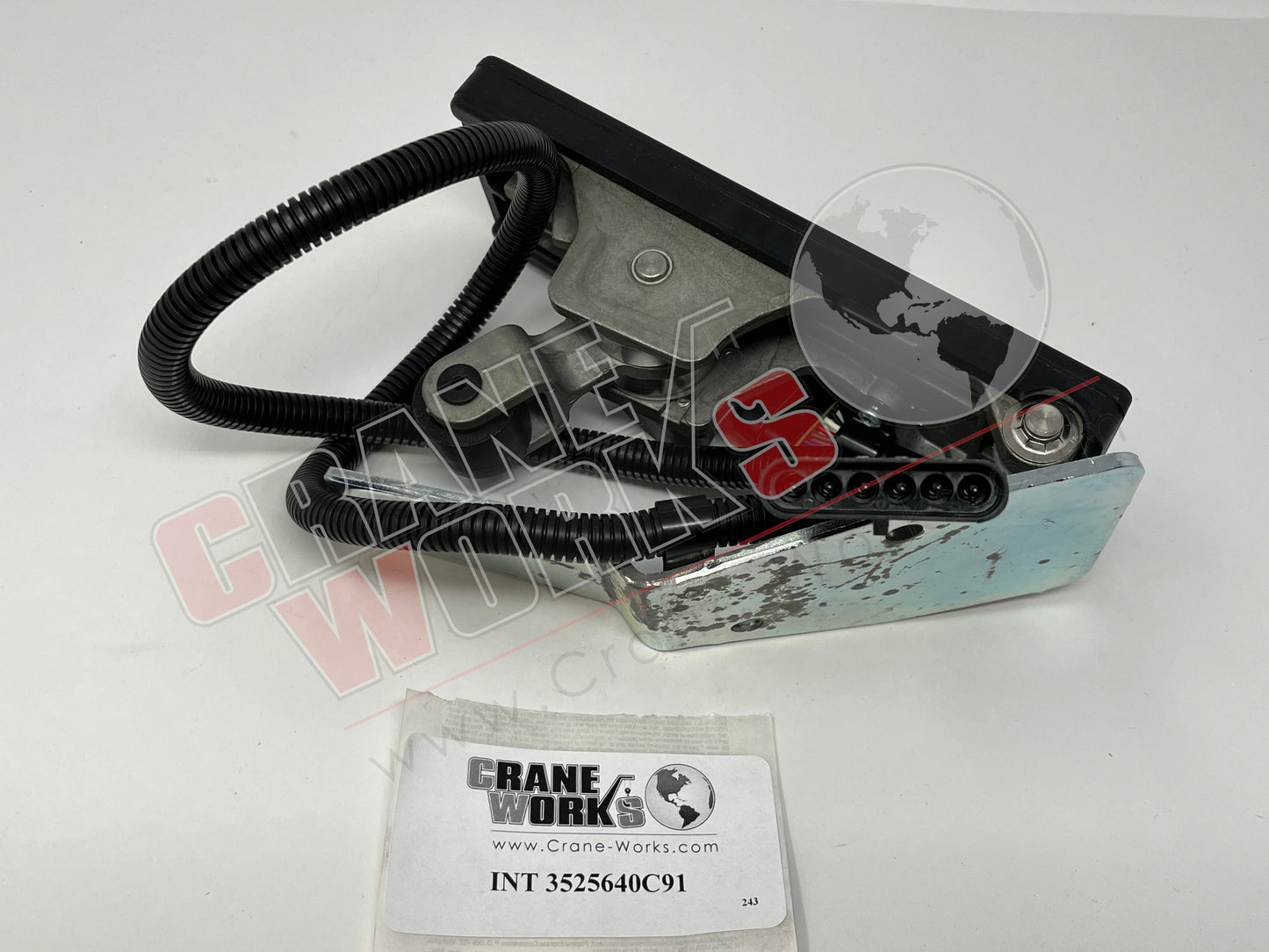 Picture of 3525640C91, new pedal assembly.