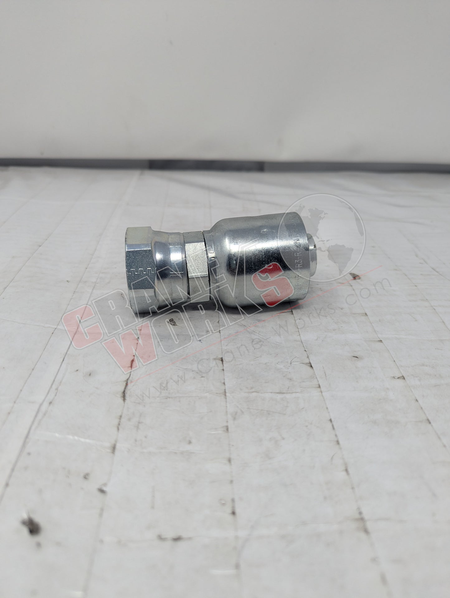 Picture of Kp80010, a  New 1" Tube X 1" Hose Fem Seal-Lok Swivel, angle 2.