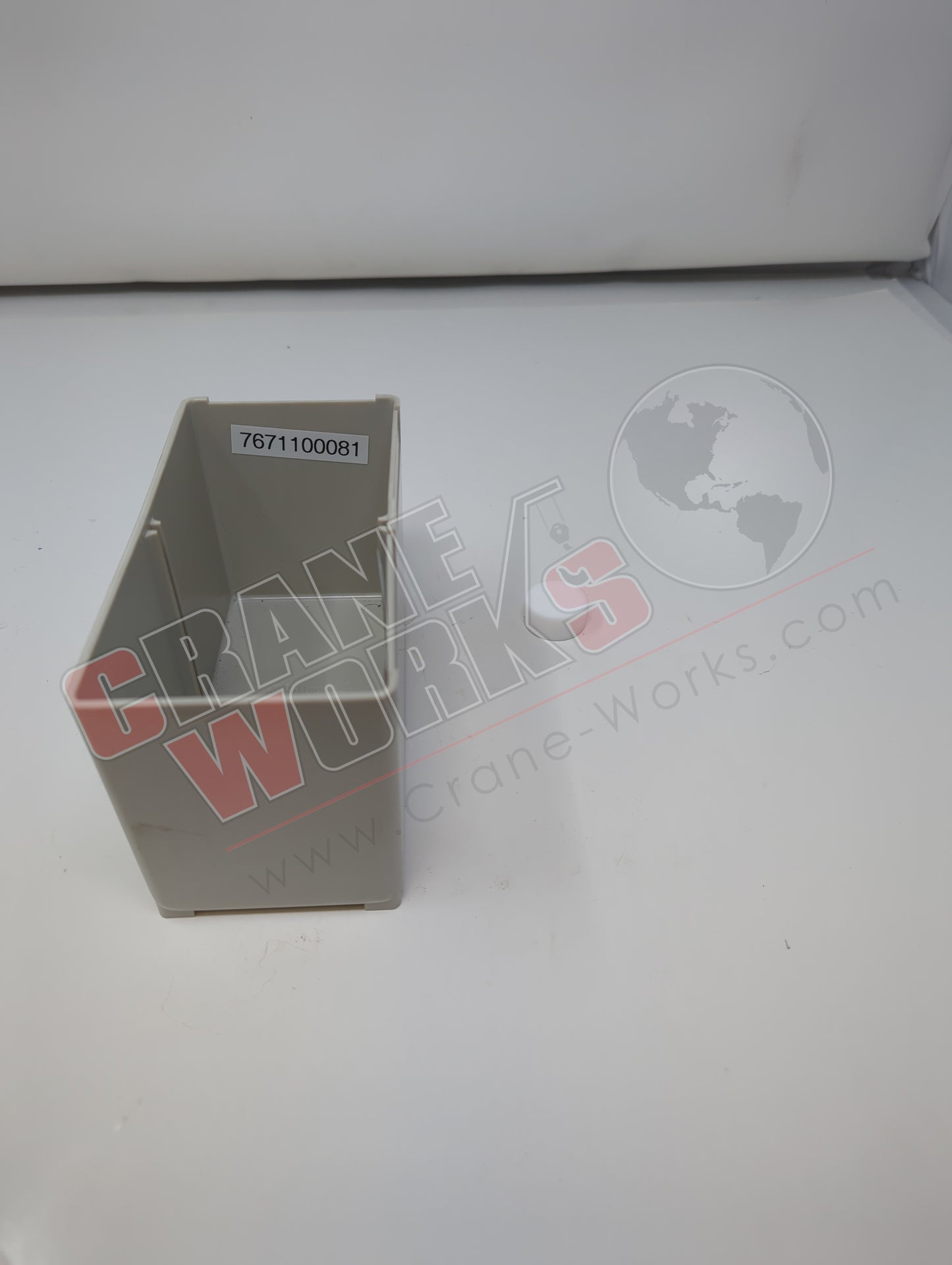 7671100081 | New Plug