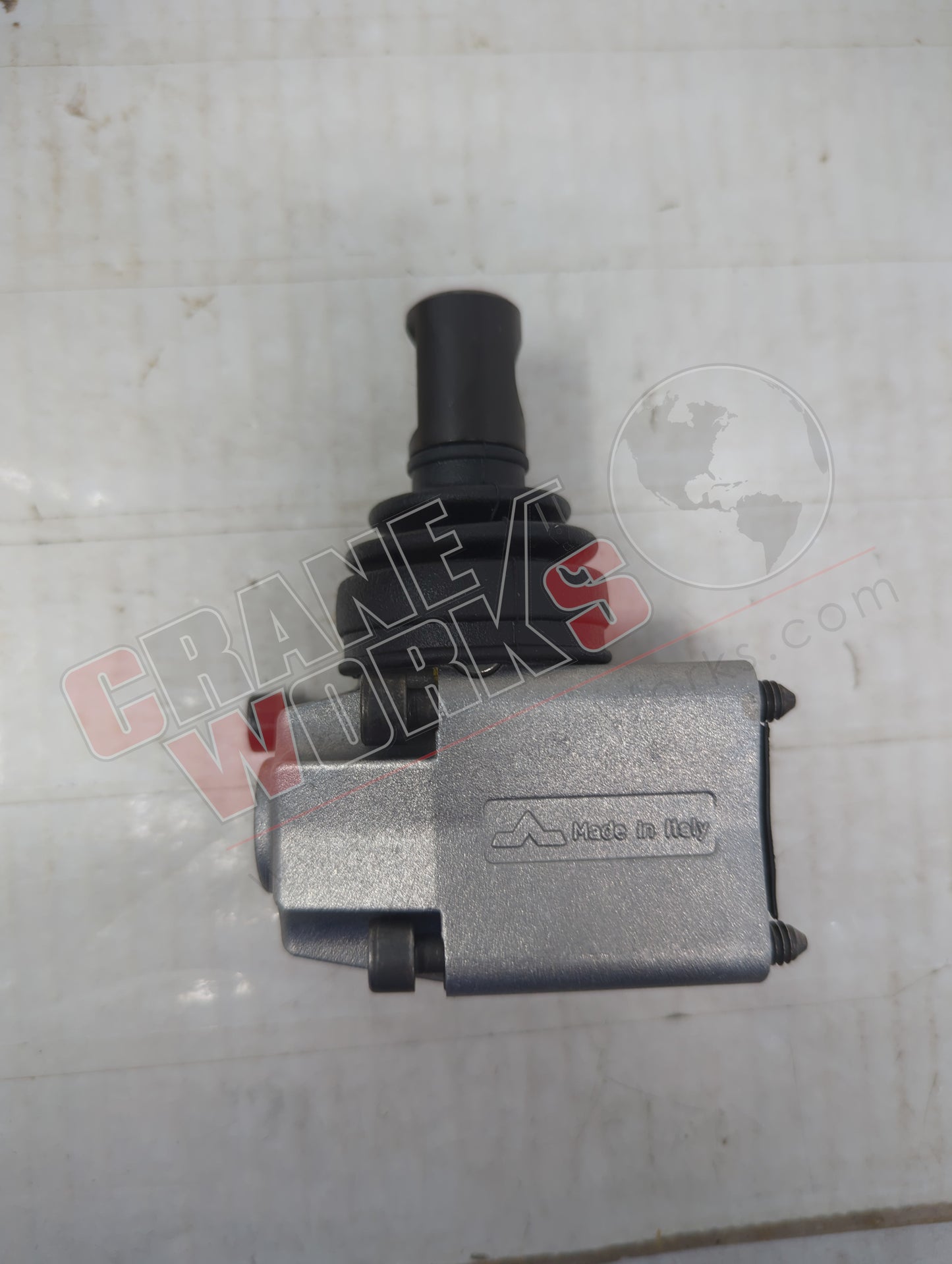 08240078 | New Lever