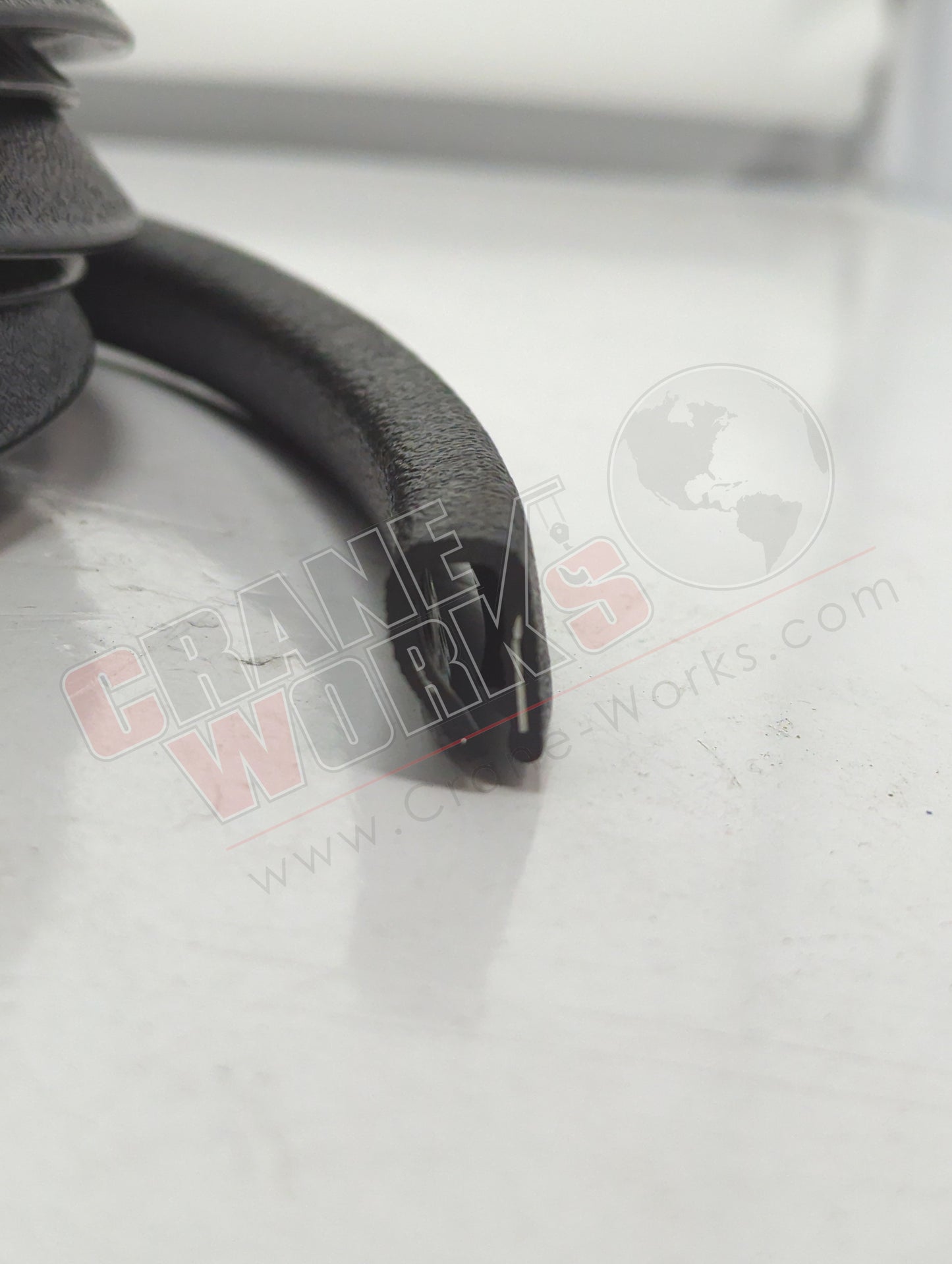 48RL88 | New Edge Trip 1/4", Per Foot