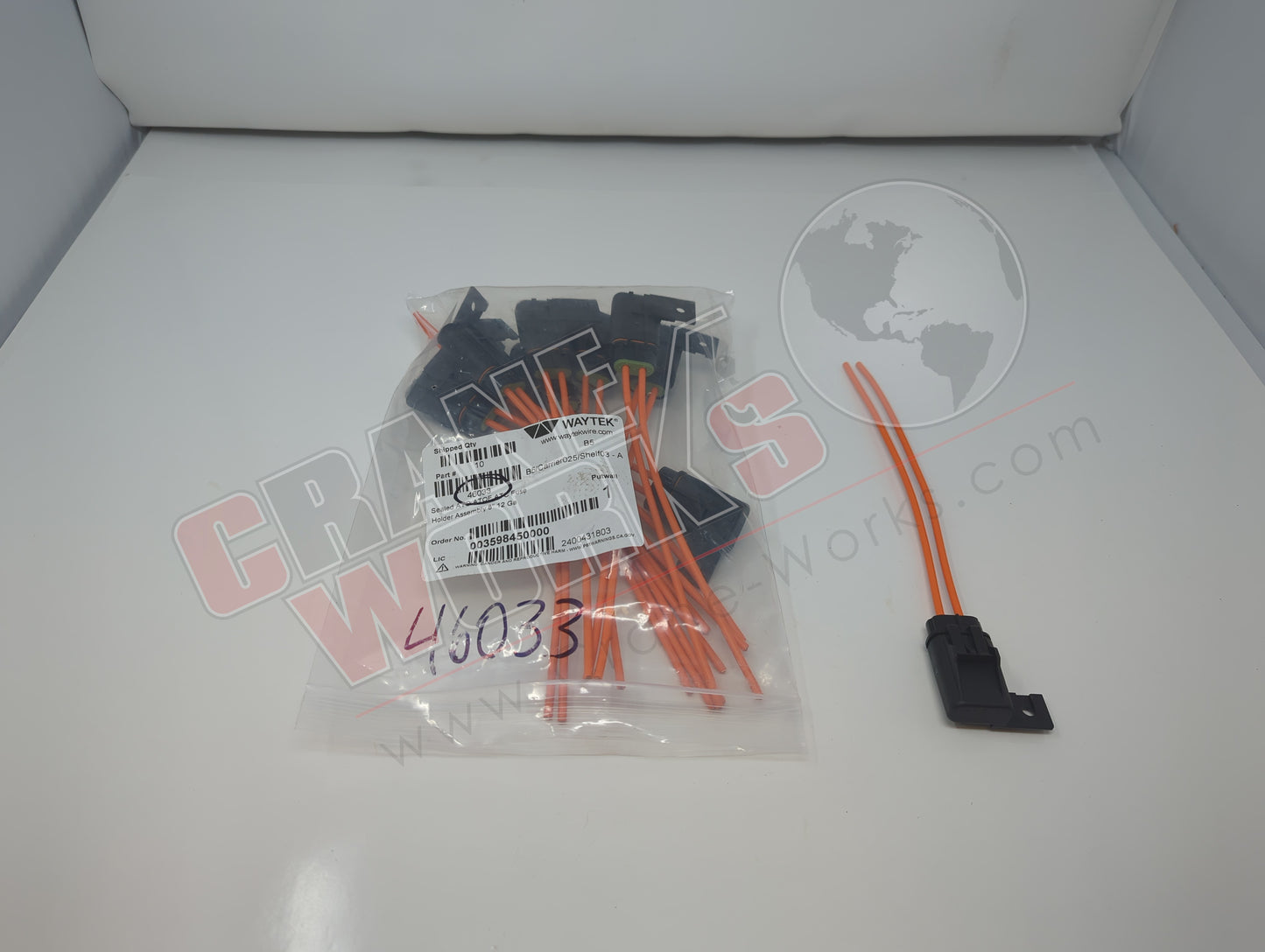 Picture of 46033, a  New Fuse Holder, angle 2.