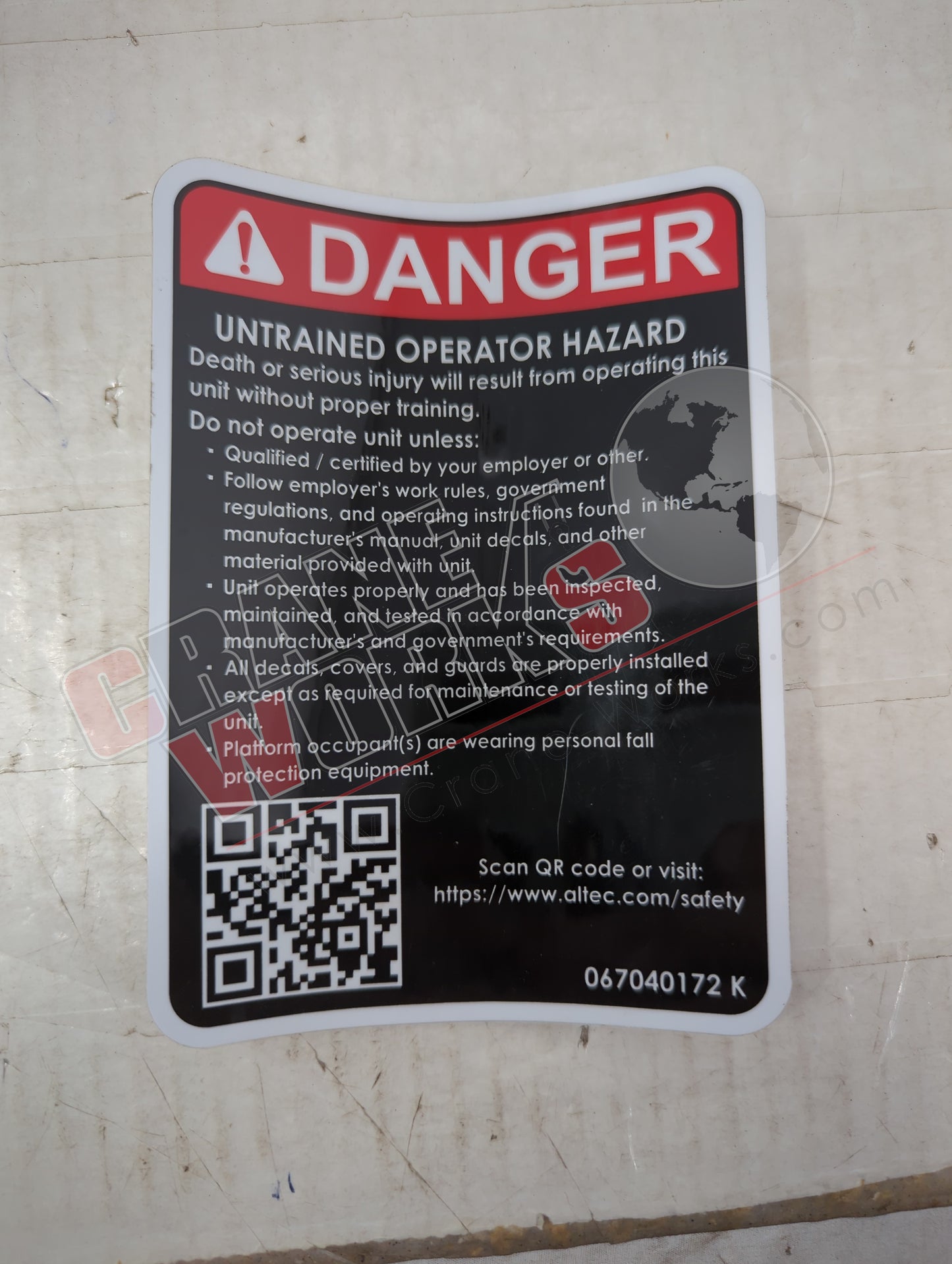 067040172 | New Untrained Operat Danger Decal