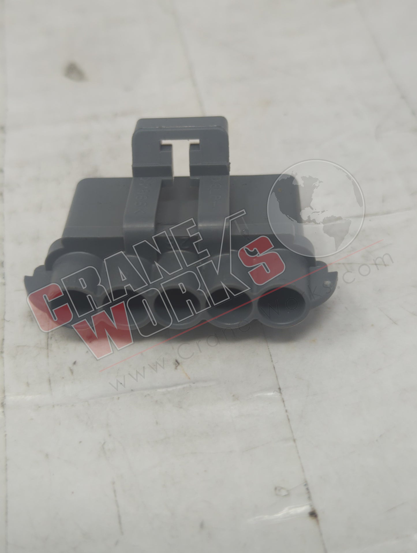 12084891 | New 5 Cavity Female 280