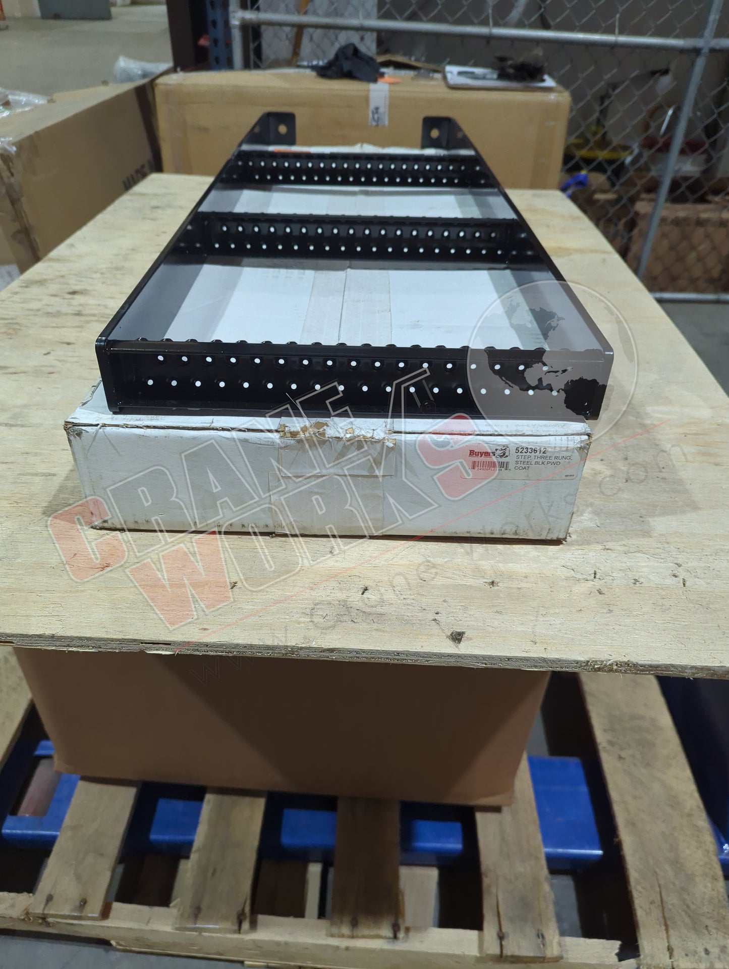 5233612 | New 3 Rung Steel Fixed Truck Step