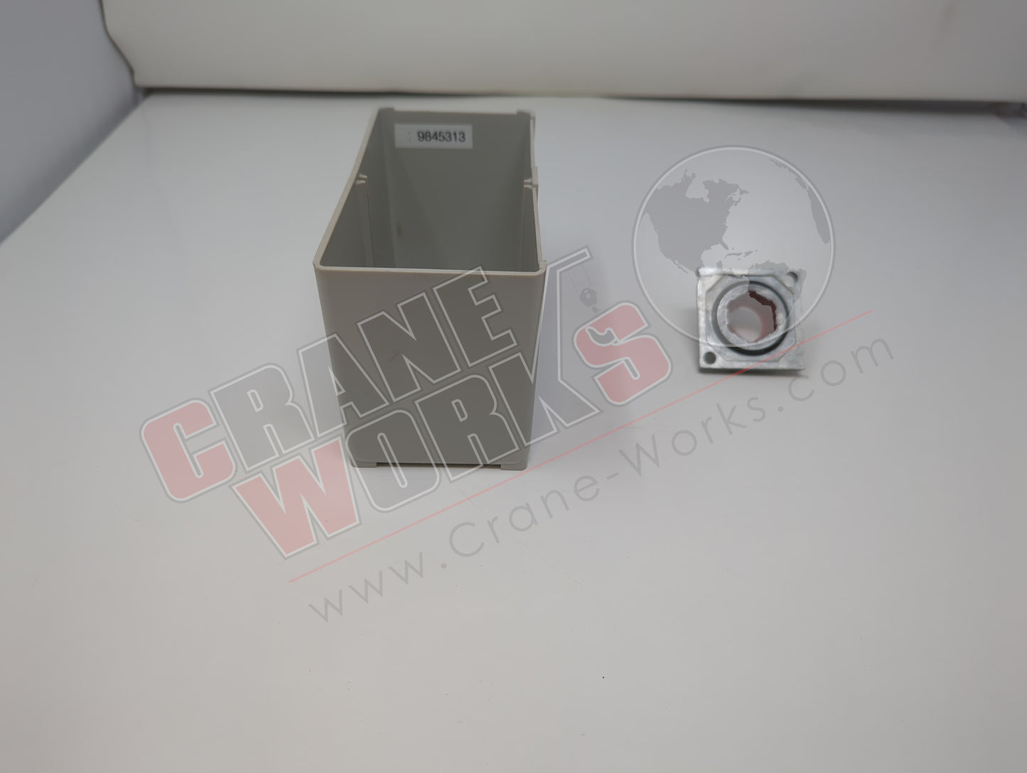 9845313 | New Support/Valve Cover