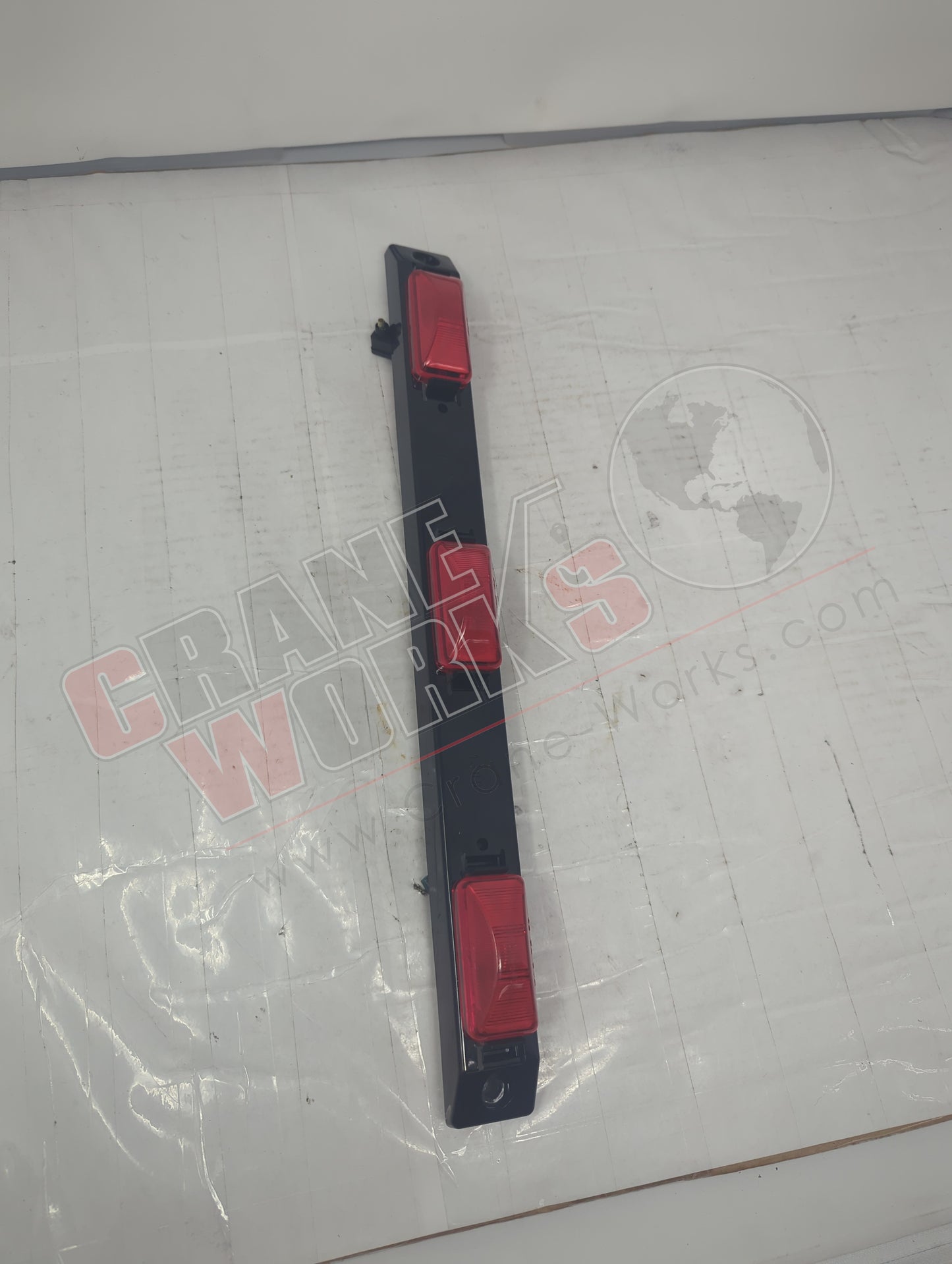 49172 | New 3 Light Bar/ Black Base