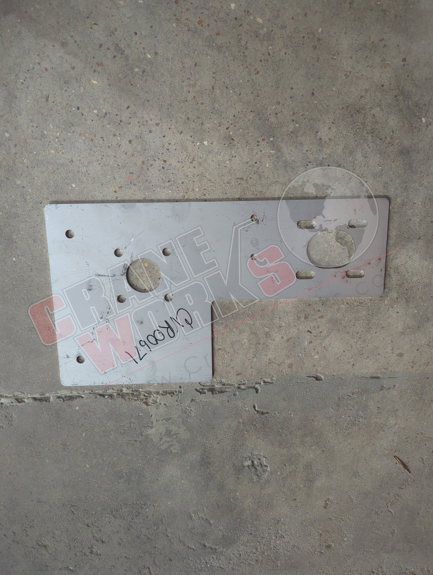 CVR00671 | New Head Pulley End Plate Driver Side