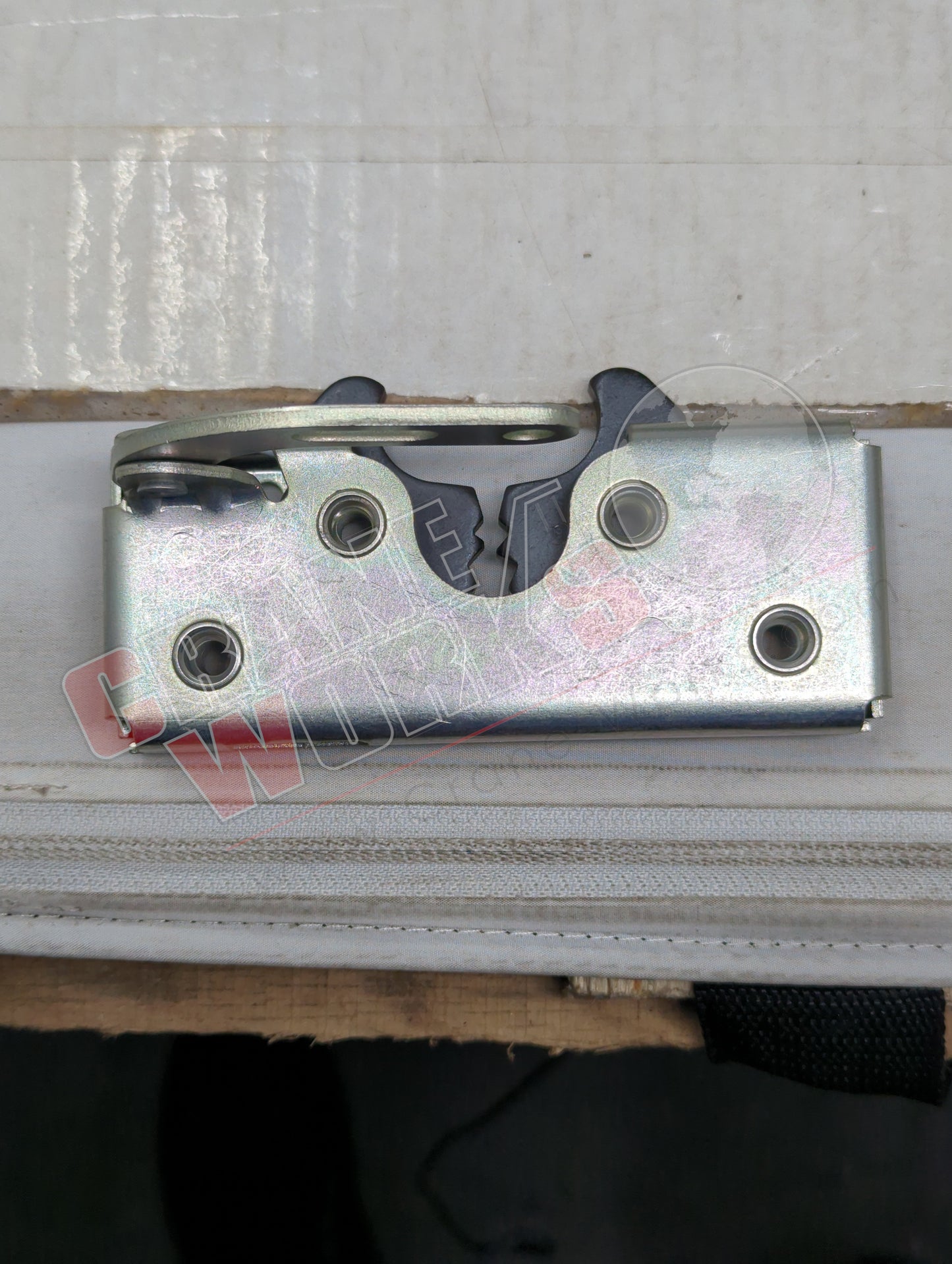 101421 | New Latch-Engine Hood Dl-1240