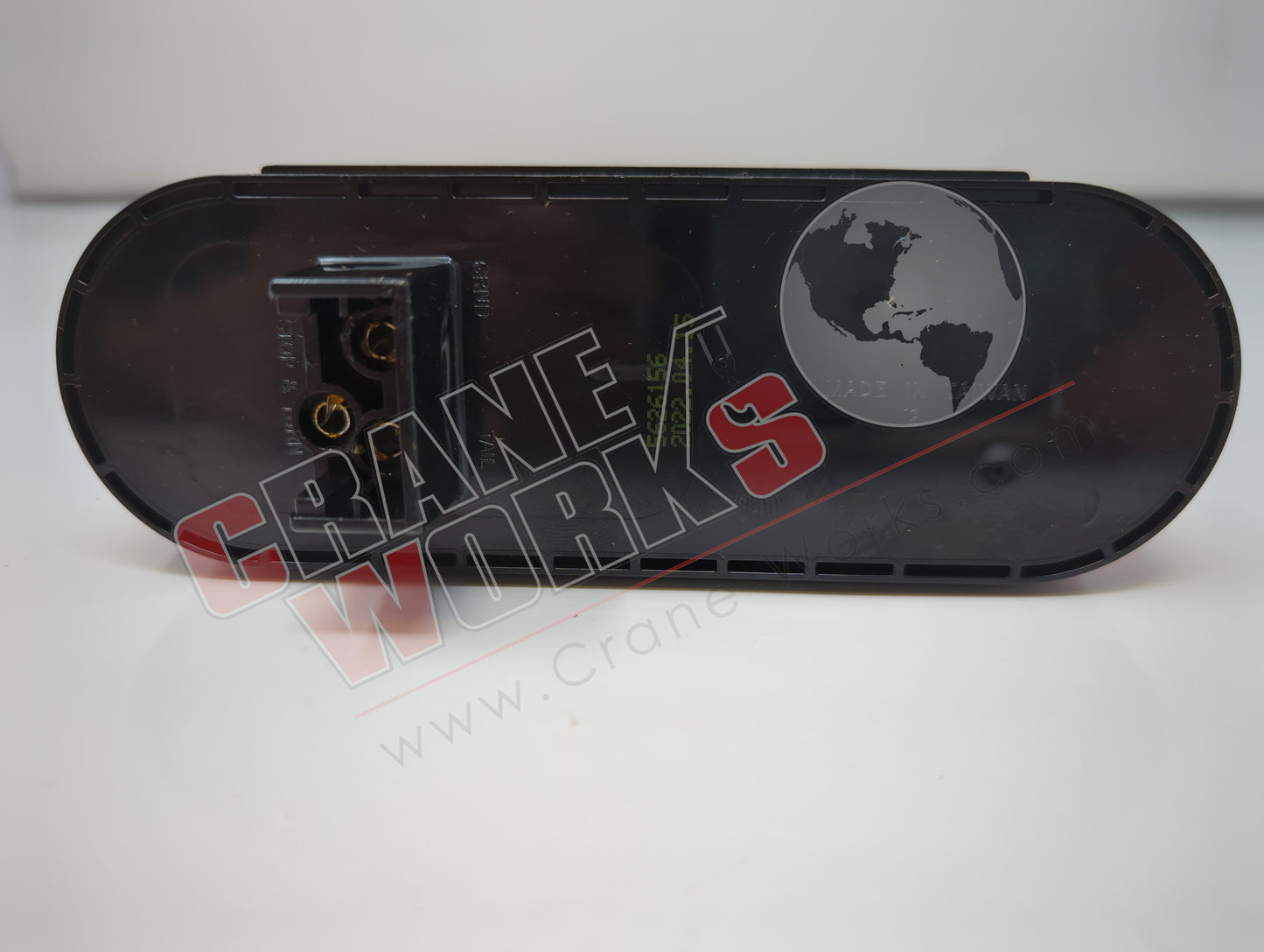 5626156 | New 6In Oval Light, Red