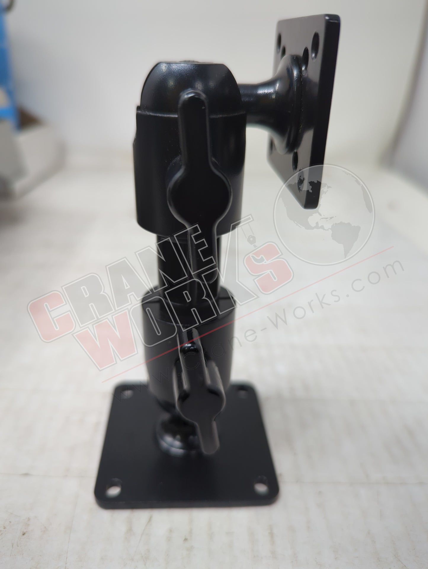 VOSHD6MNT | New Universal Screen Mount