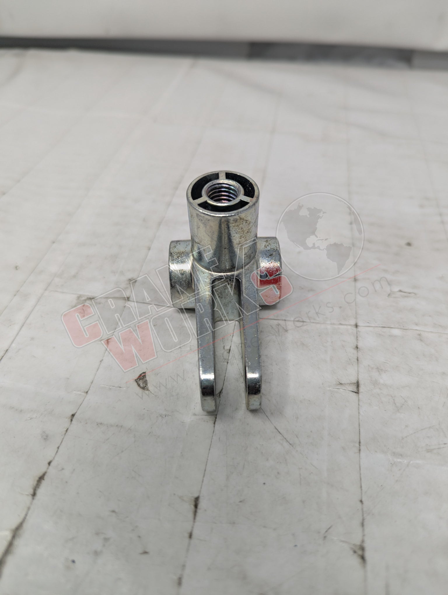 Picture of 131013000, a  New Lever Link, angle 2.