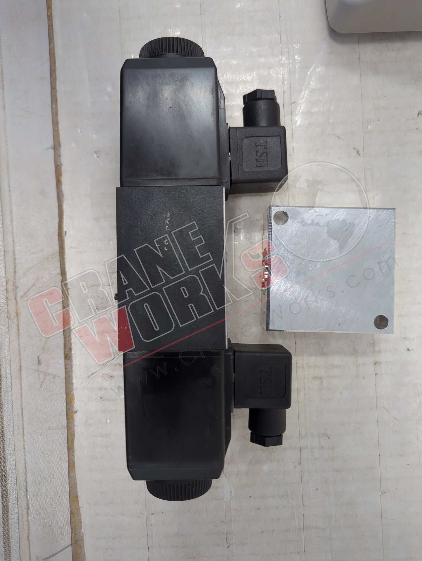 DG4V38CVMUH761 | New Vickers Pilot Valve (Subplate & Valve)
