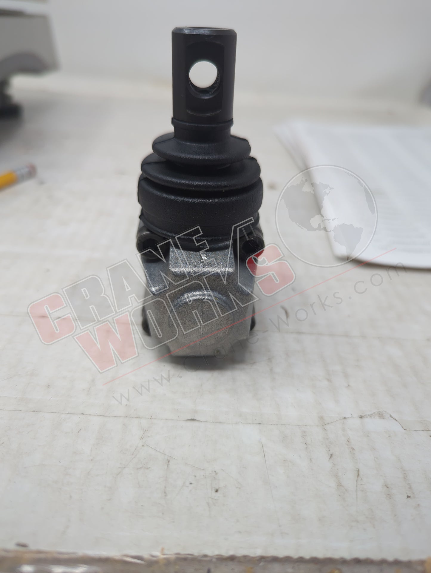 08240078 | New Lever