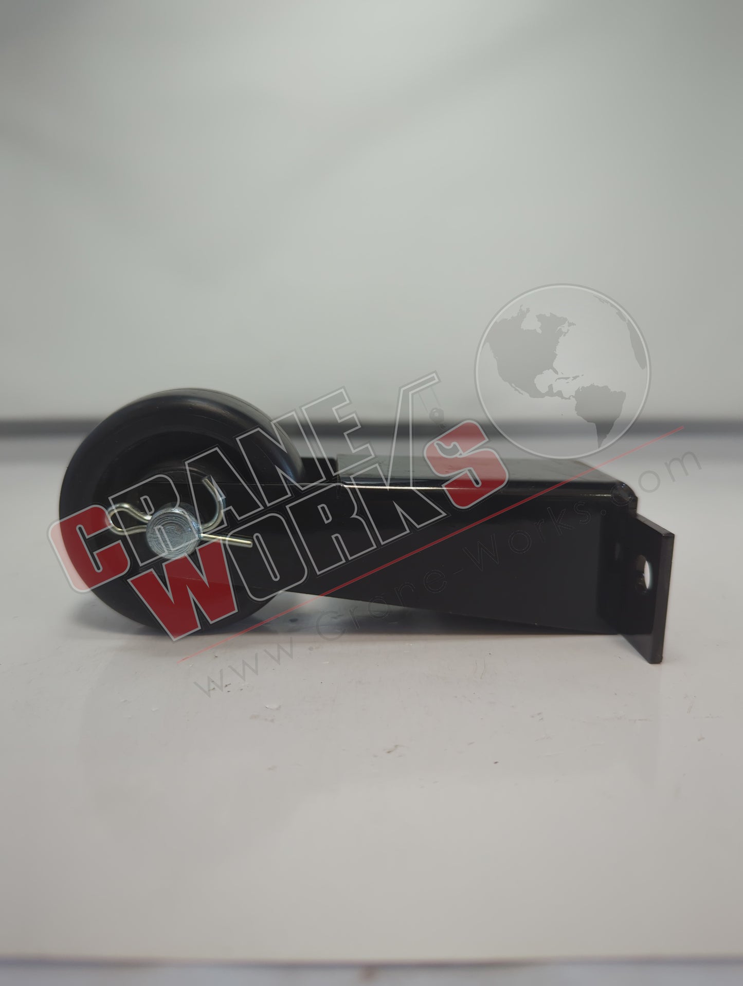 132AFB | New Complete Ret Roller & Bracket