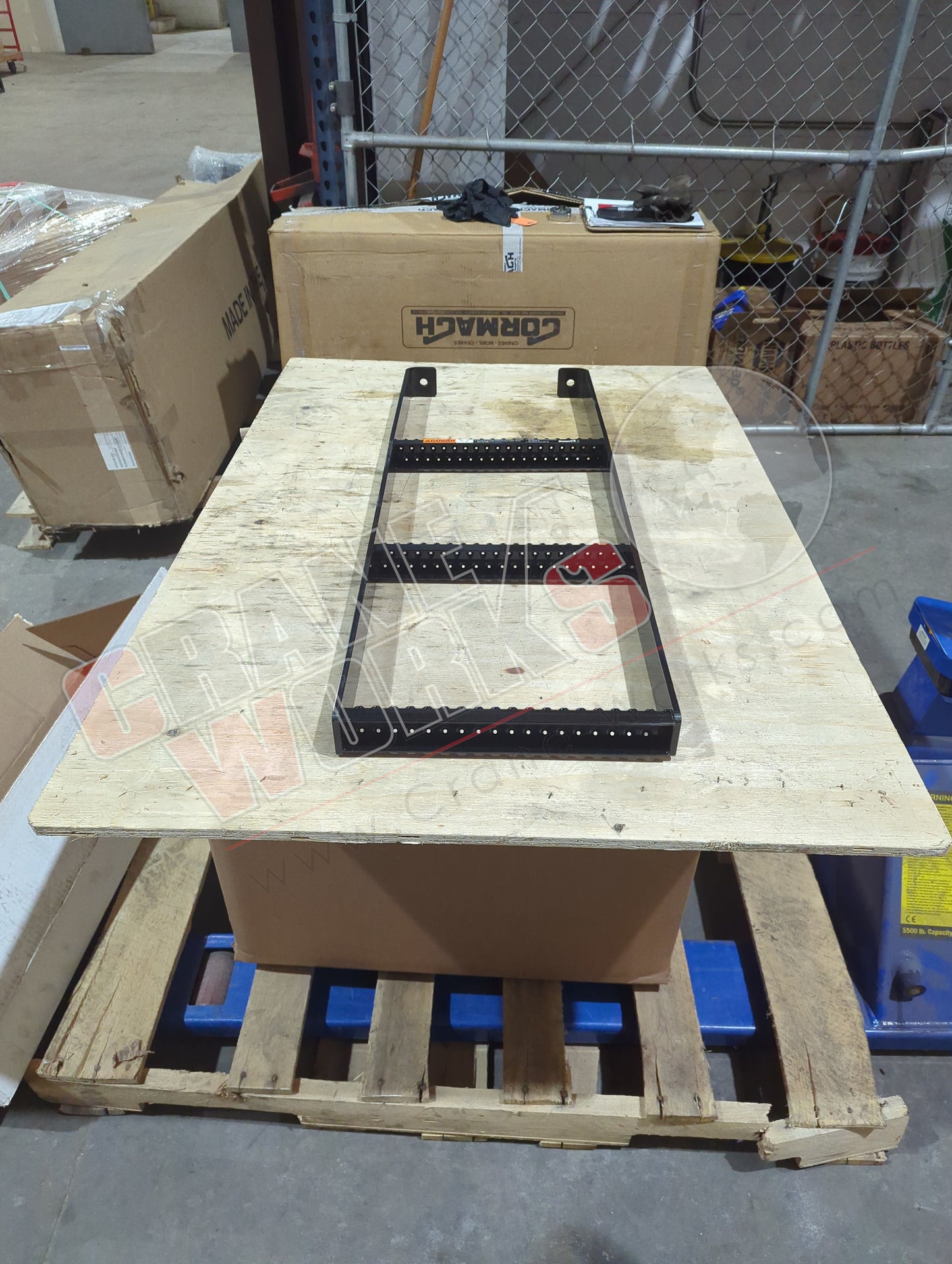 5233612 | New 3 Rung Steel Fixed Truck Step