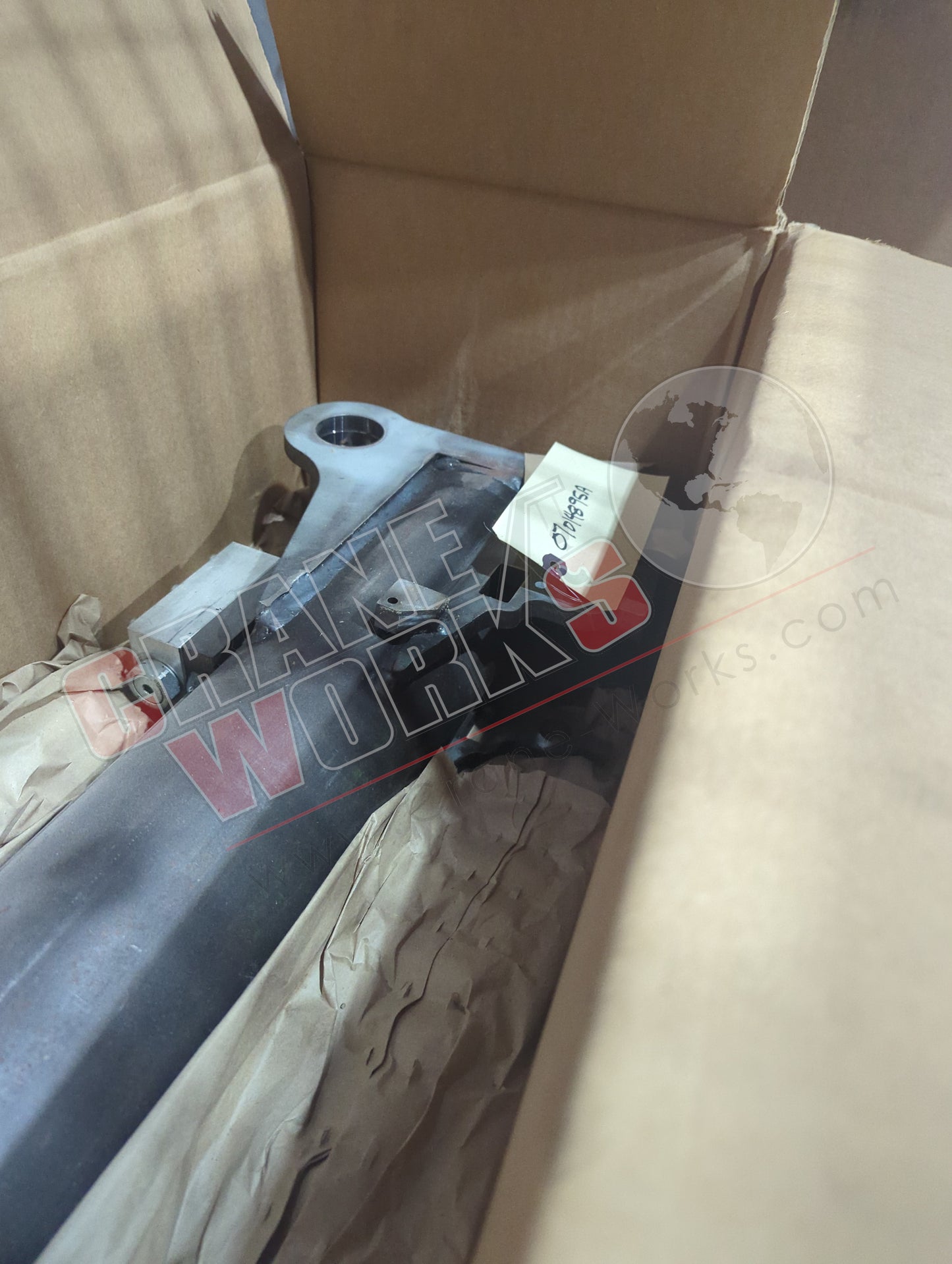 07014895A | New Outrigger Cylinder