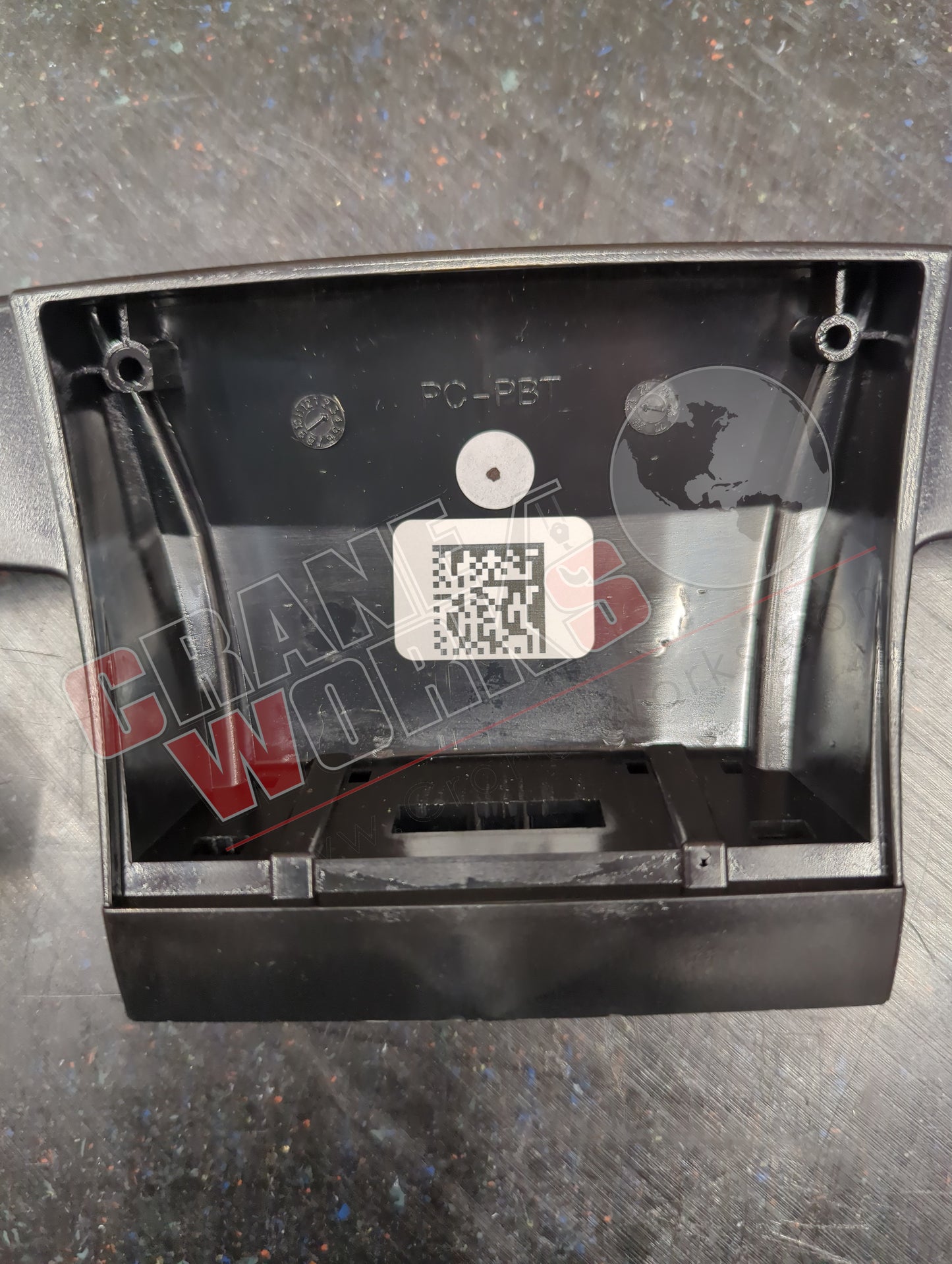 46916 | New Protective Frame Maxi Without Bar Black