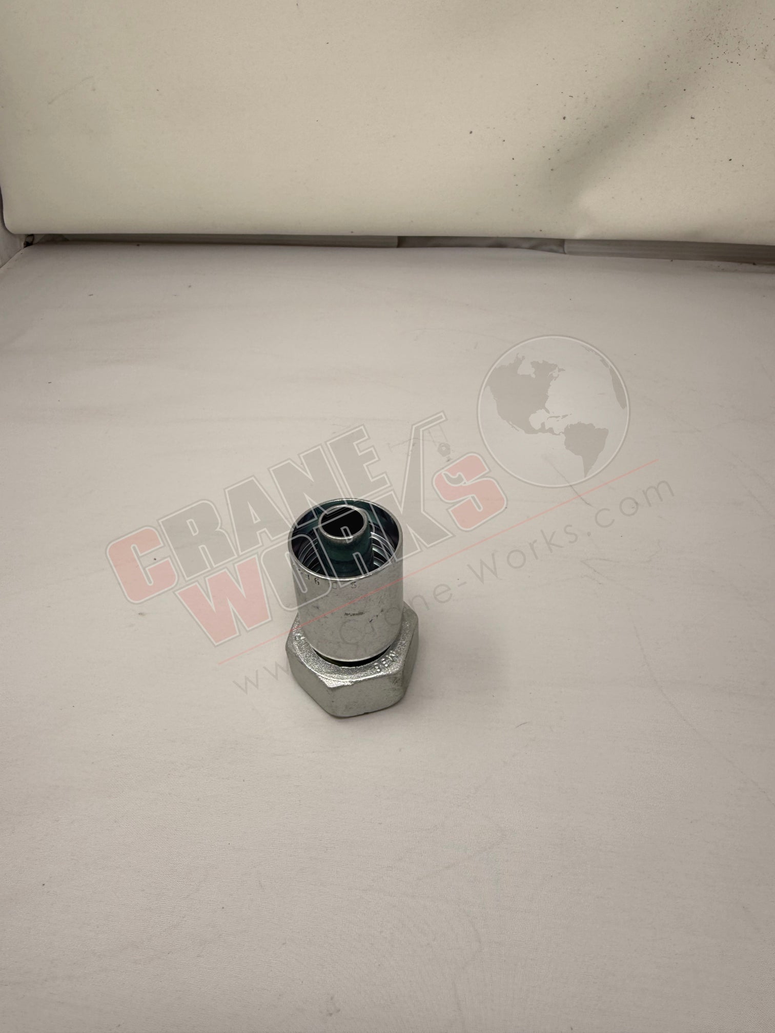 Picture of 1C977-25-12, a  New Female Fitting S Swivel 24 Cone W/Oring, angle 3.