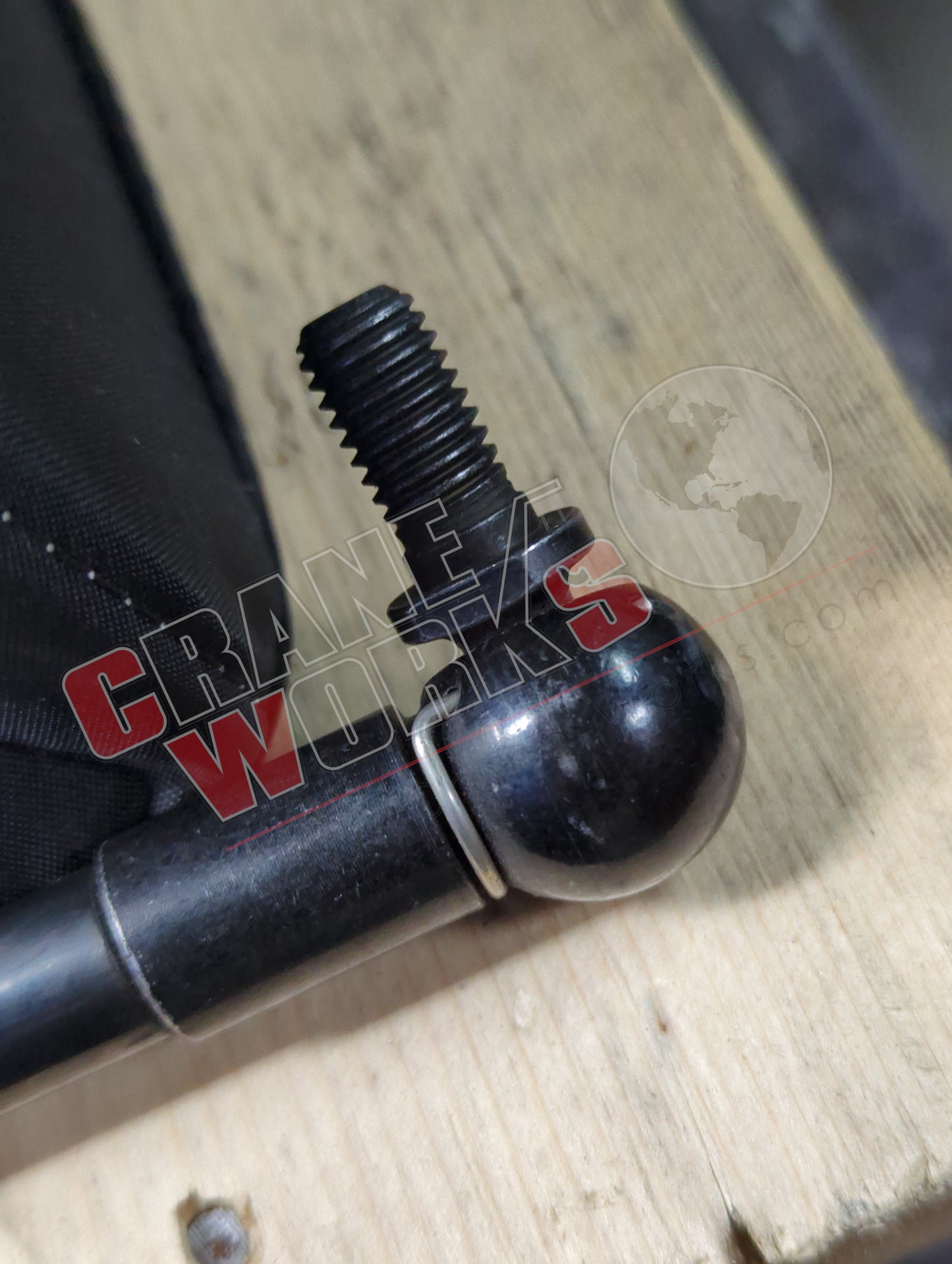 1653900098 | New Gas Filled Strut