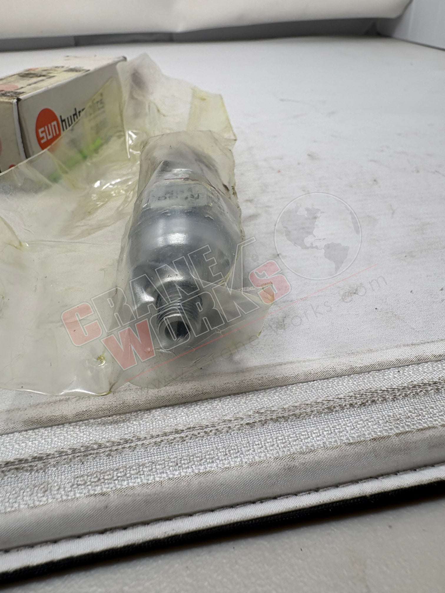 Picture of 6609220, a  New Relief Valve, angle 2.