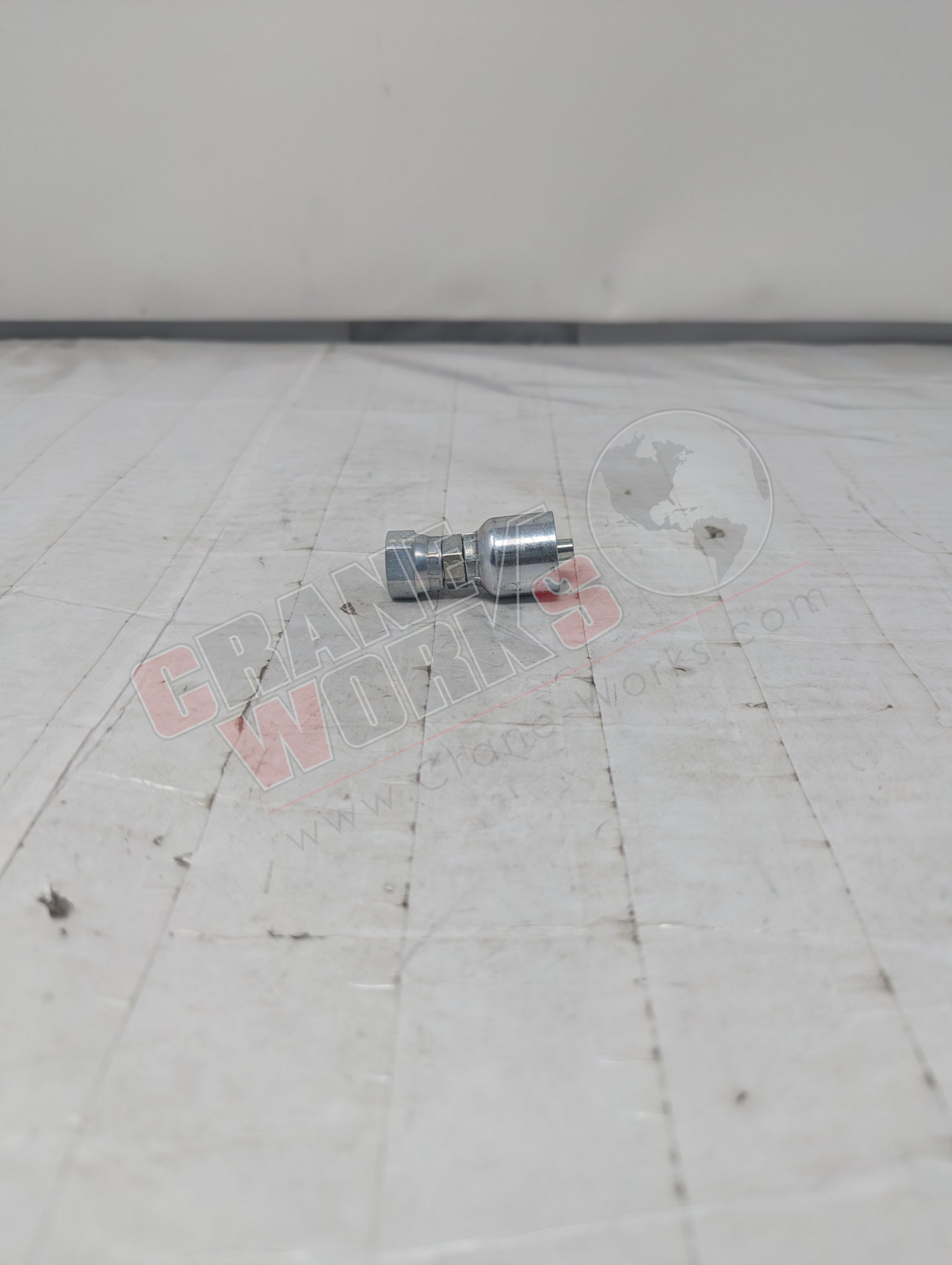Picture of Kp80000, a  New 1/4"Tub X 1/4"Hos, Fem Seal-Lok Swvl (1Jc43-04-04), angle 3.