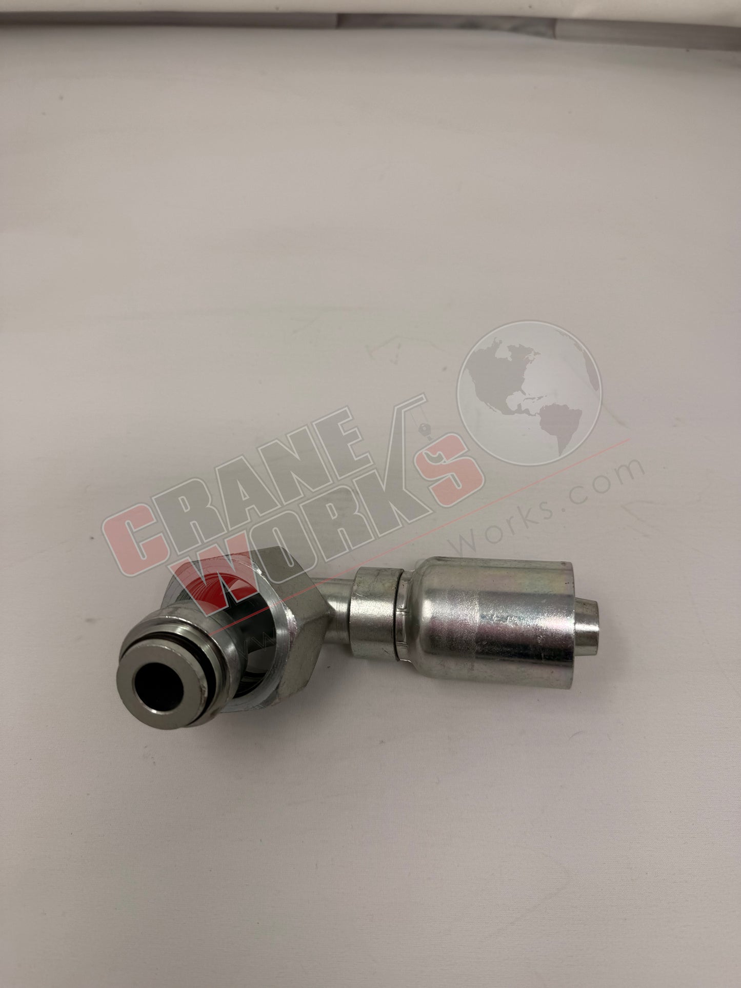 Picture of 11C77-25-12, a  New Female Fitting S 90 Deg 24 Cone W/Oring, angle 2.