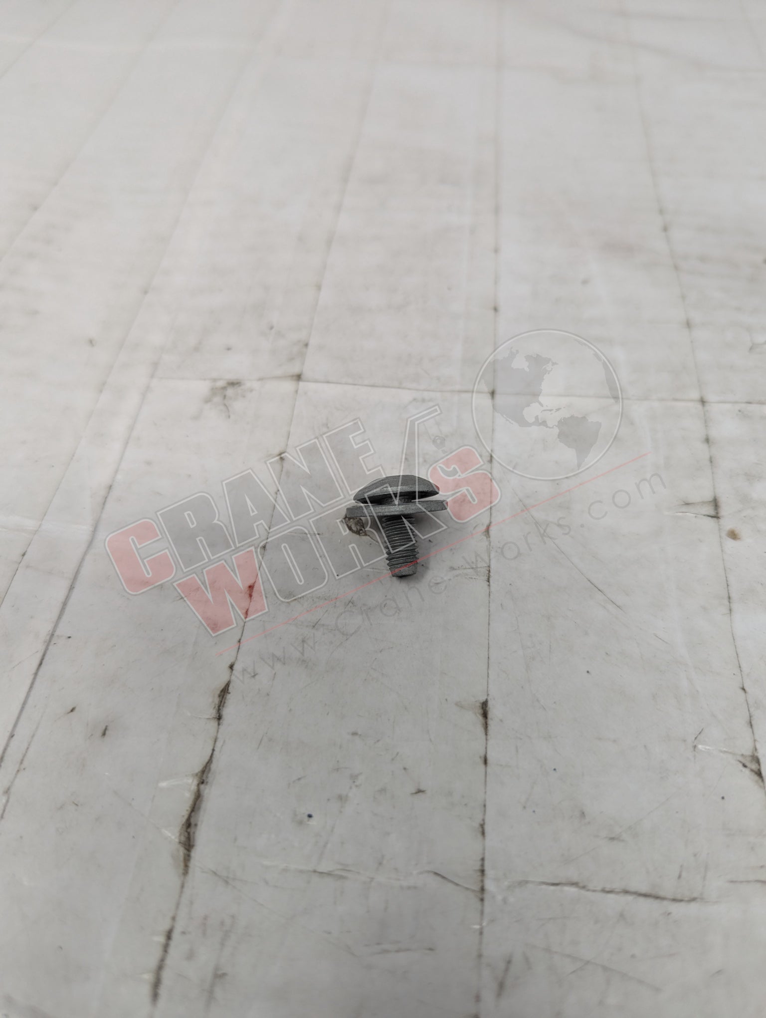 Picture of Es1658, a  New Lens Head Screw, angle 3.