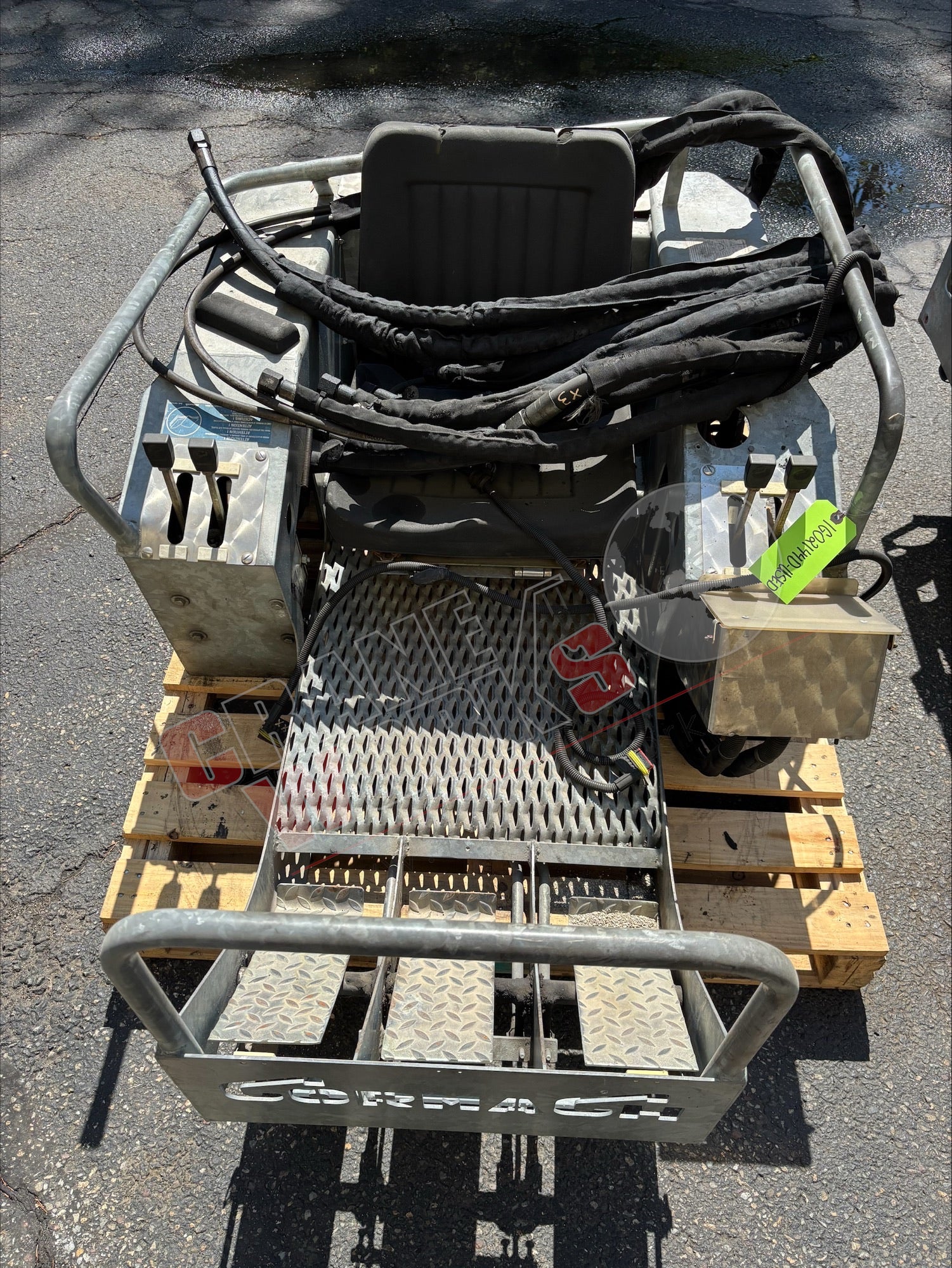 Picture of 1G02144D-Used, a  Used Top Seat, angle 2.