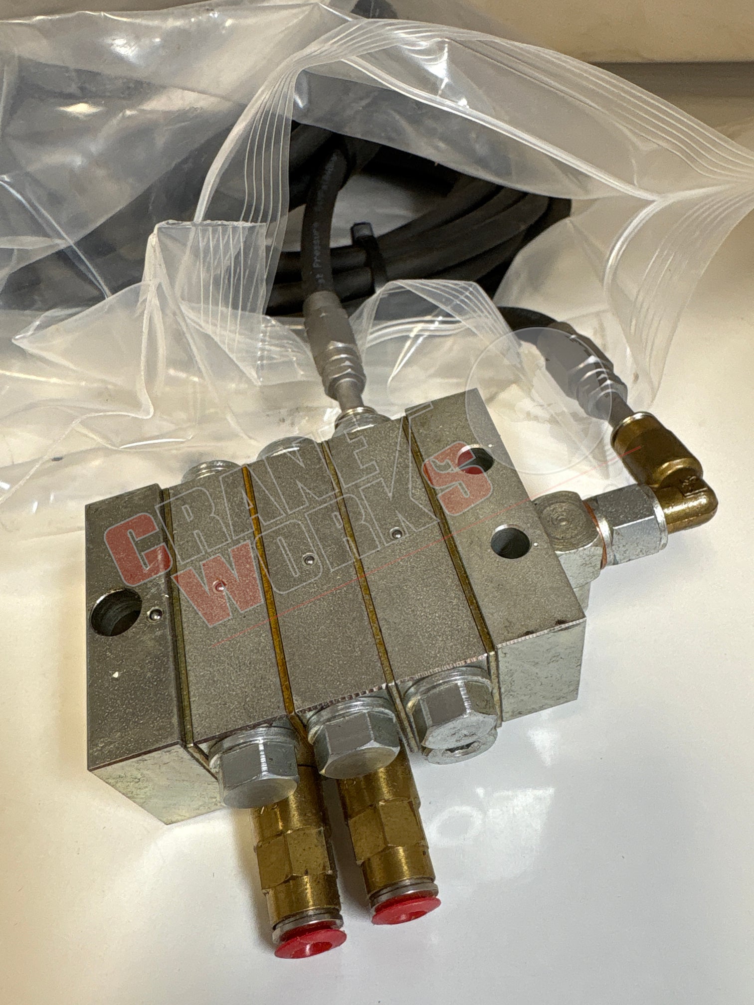 Picture of VPKM-3327, a  New Grease Valve, angle 2.