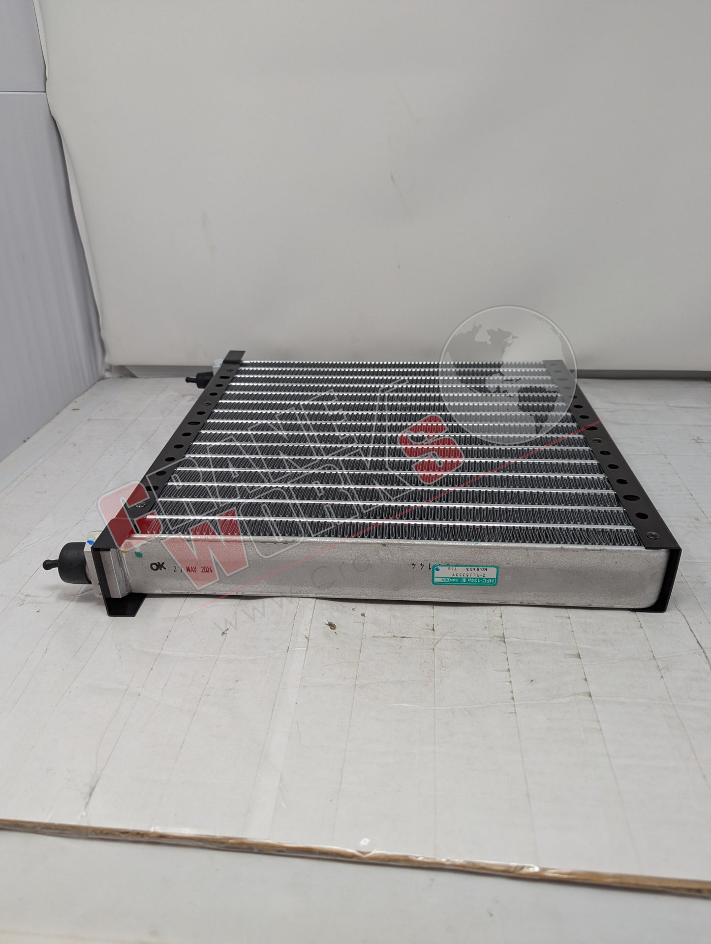 Picture of 36320565010, a  New Condenser, angle 3.