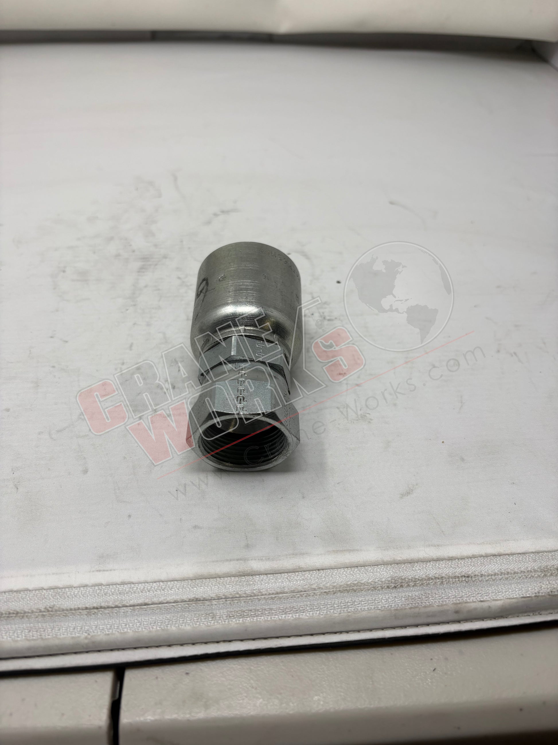 Picture of 10643-16-16, a  New -16Fj X -16 Hose, angle 2.