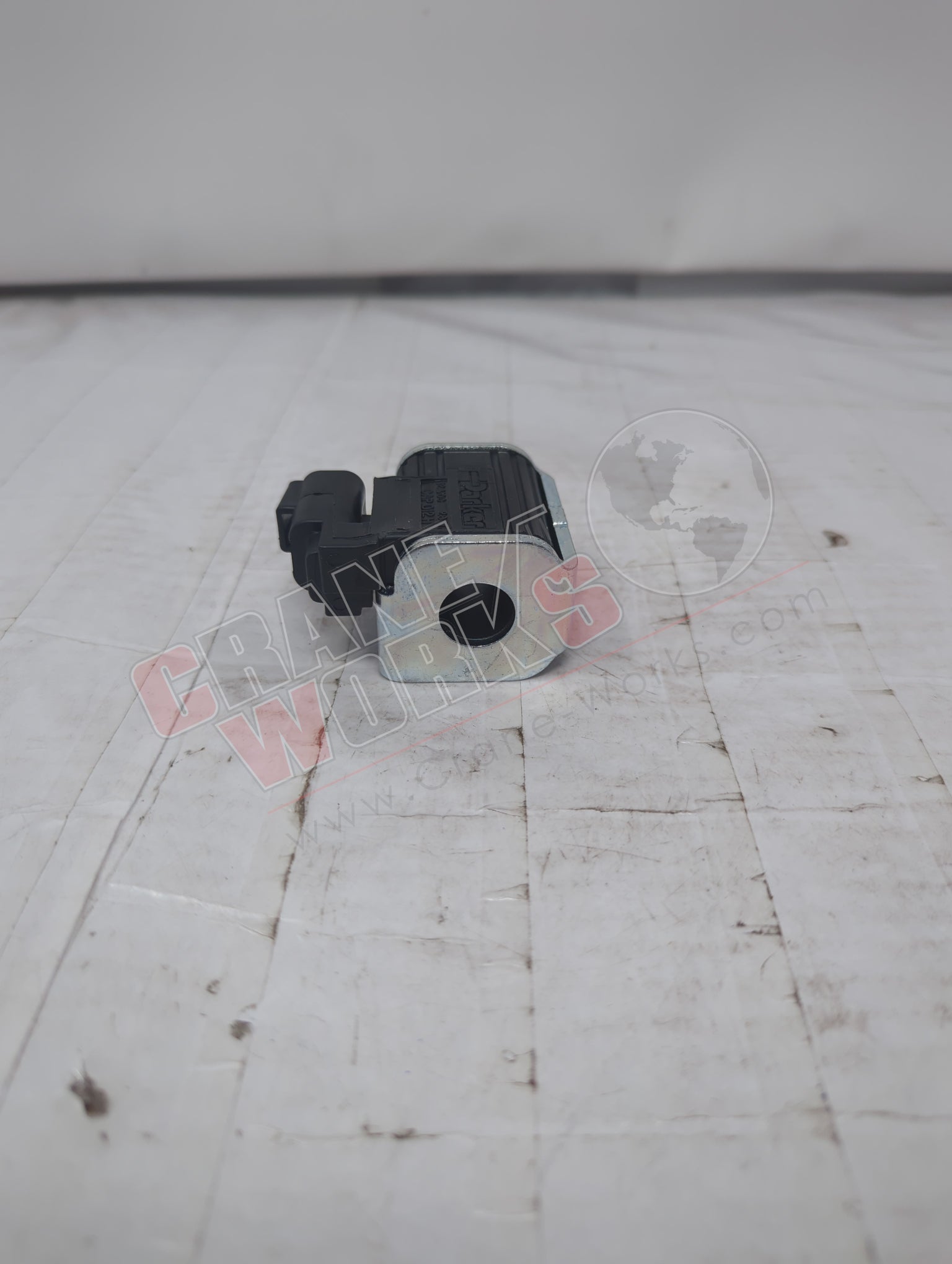 Picture of 366823901, a  New Coil, 5/8" Dia 12Vdc Deutsch, angle 2.